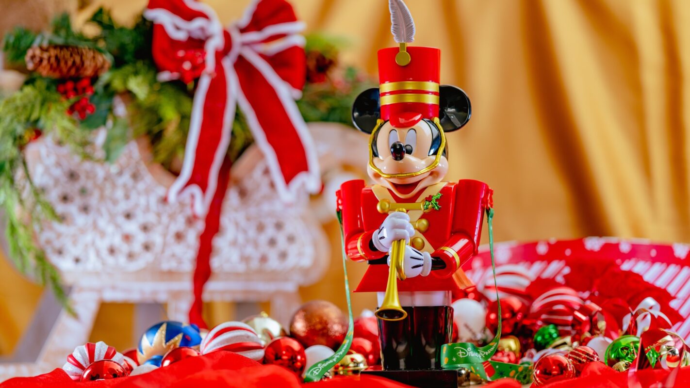 Disney100 Mickey and Minnie Character Replica Doll Set Arrives at  display picture 1