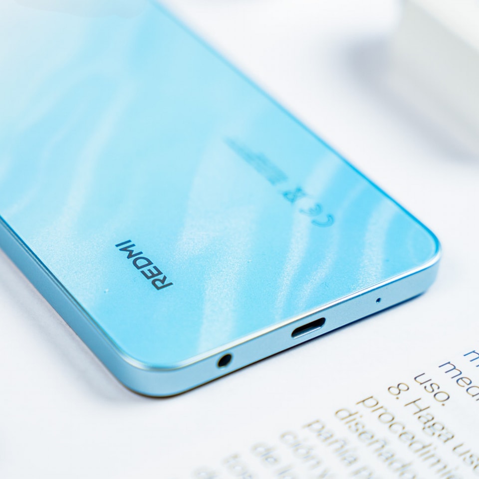 As fresh as the ocean breeze, the Redmi A5 in Ocean Blue is