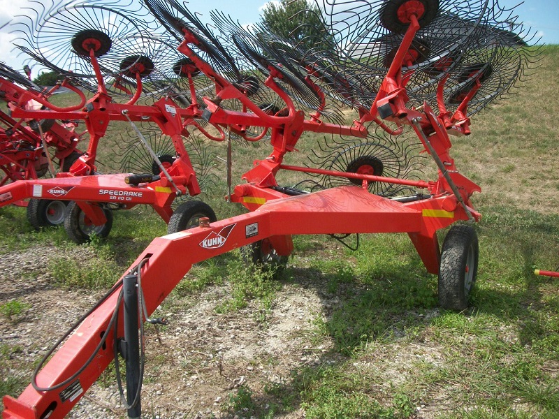 Reals - The Kuhn SR110 GII SpeedRake is a versatile 10-wheel hay rake ...