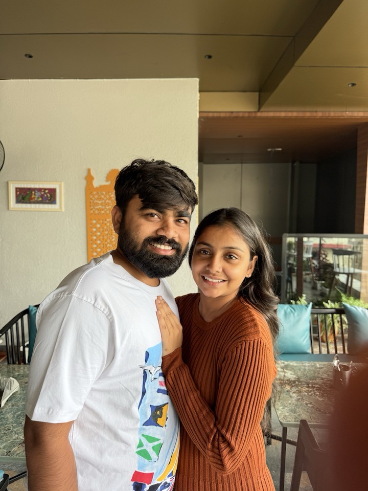 Mr - રિયાભાભી ને ફેક્ચર થયું છે ખબર કાઢવા આવું હોય તો ચાલો..!!🥲 | Facebook