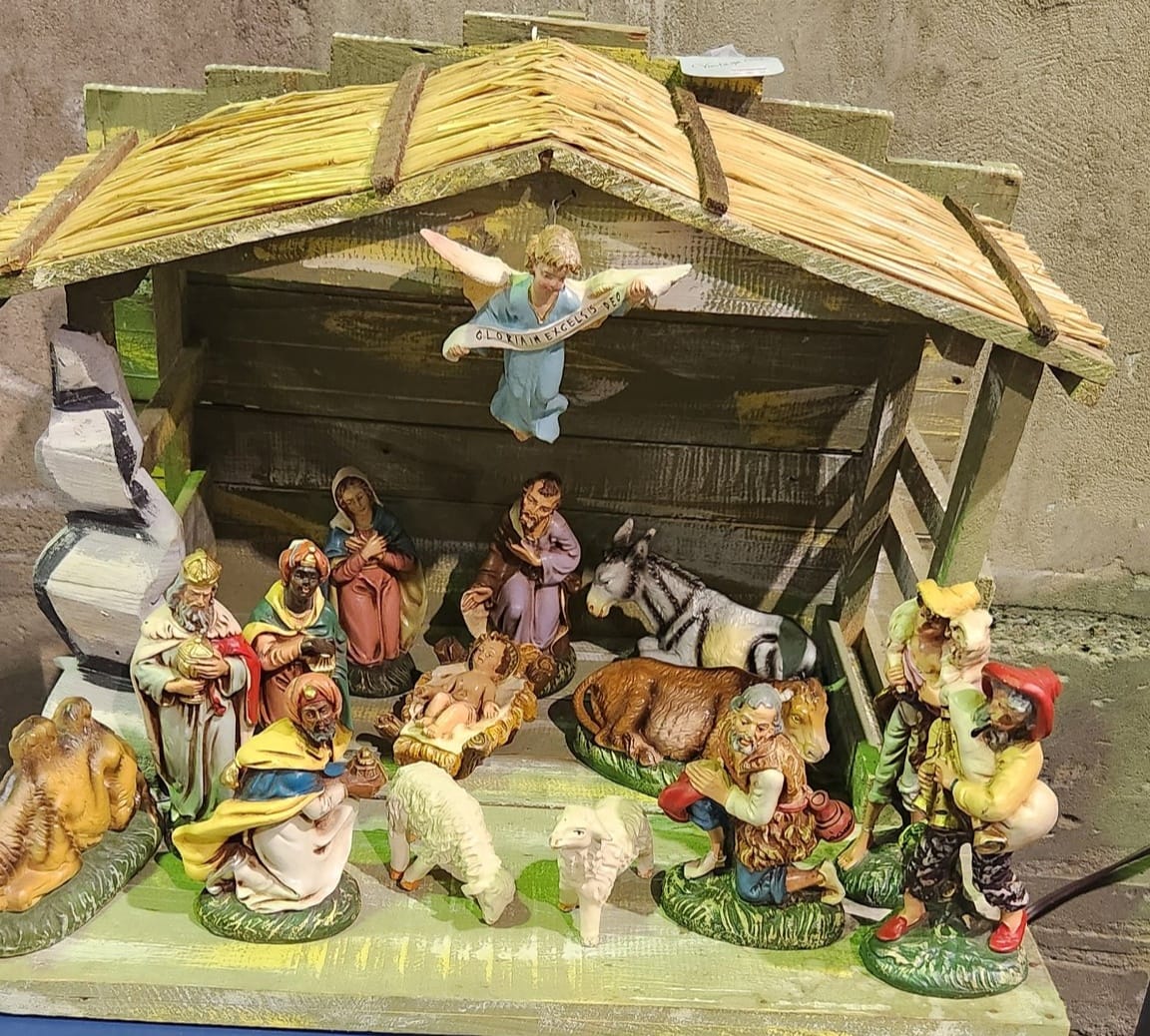 Vintage Italian nativity set with 2.5 inch figures