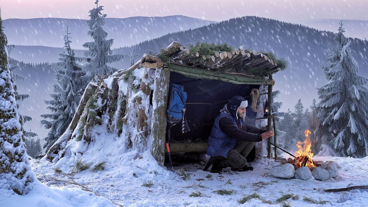 Rak - OVERNIGHT in Cozy Bushcraft Shelter amid Heavy Snowfall. Survival ...