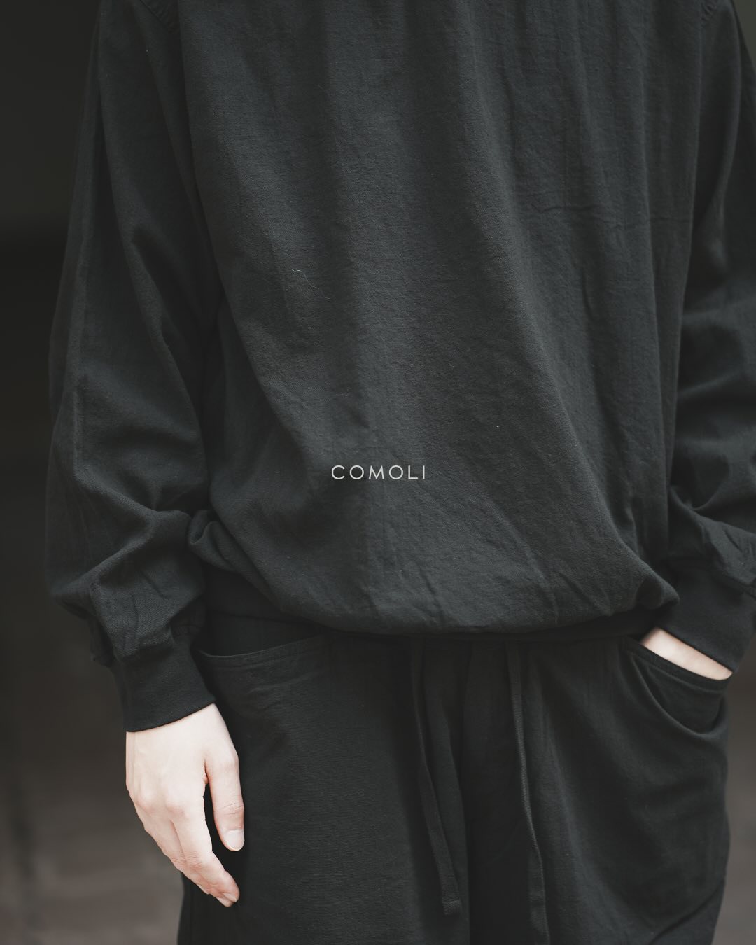 COMOLI “オックス プルオーバー“ color : BLACK size : 2,3,4,5