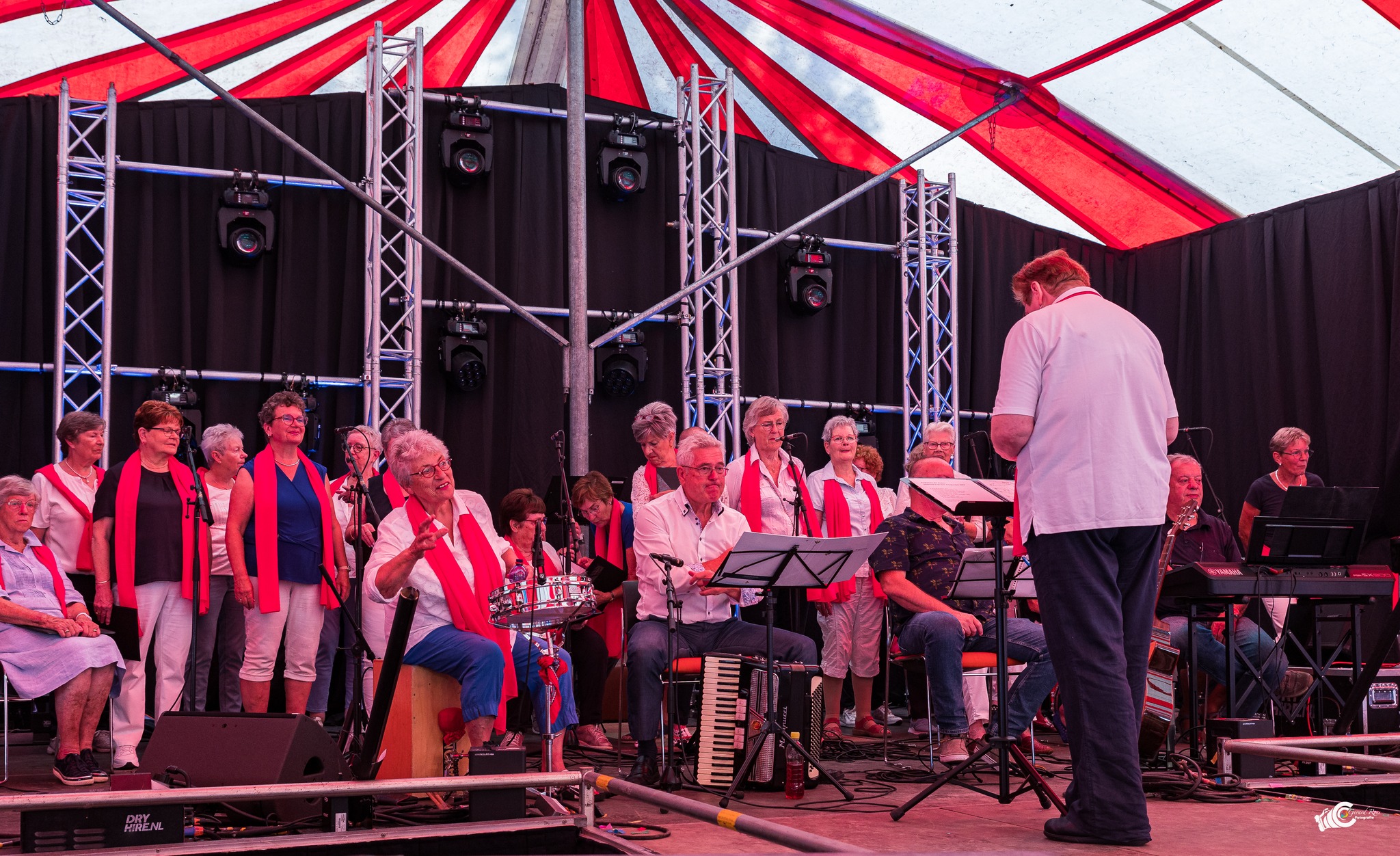 𝗦𝗲𝗻𝘁𝗶𝗺𝗲𝗻𝘁 𝗶𝗻 𝗱𝗲 𝗧𝗲𝗻𝘁 Fantastische... - Dorpsfeesten Velden | Facebook
