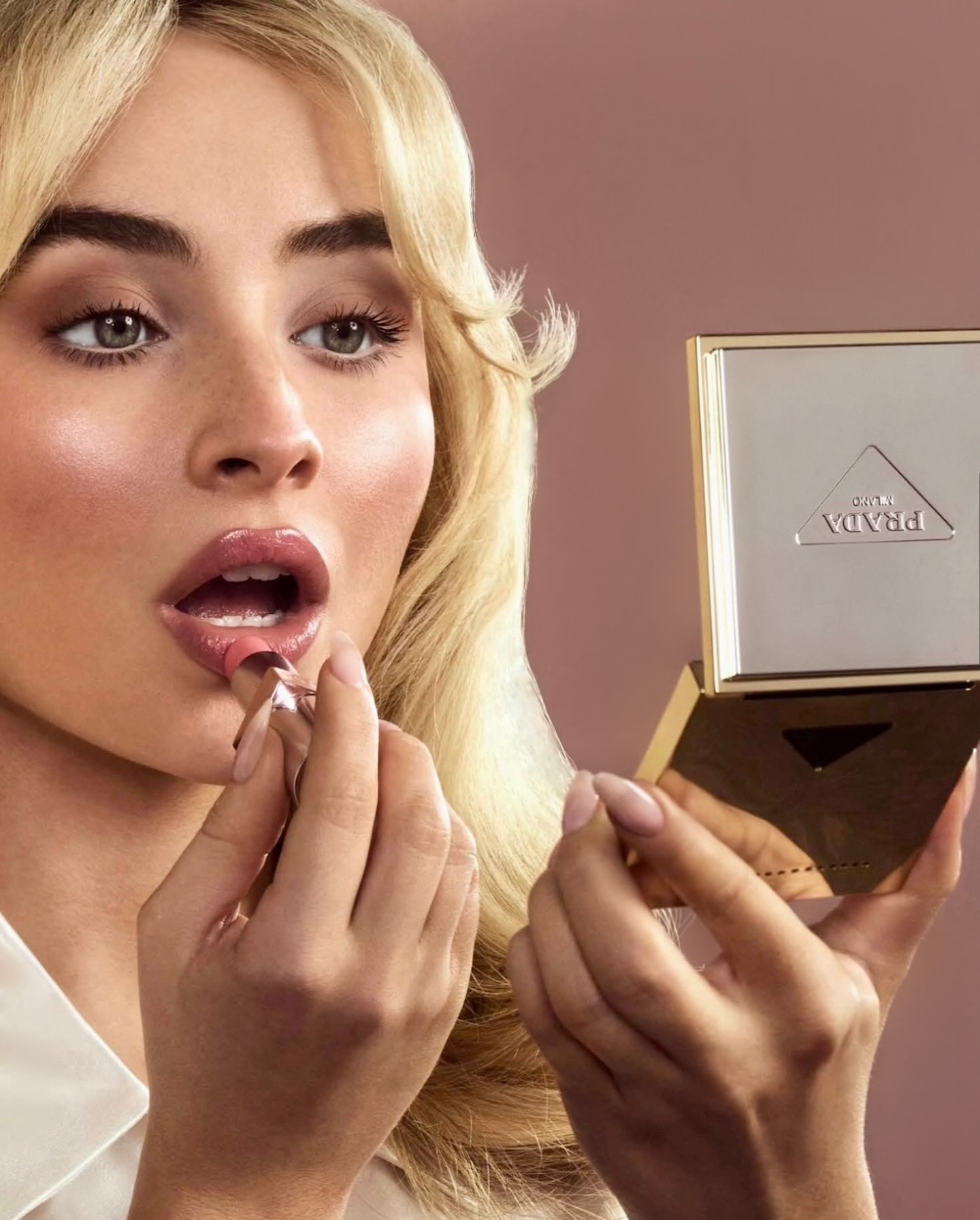 Prada - Prada Light Glowing Powder fuses cream-like blendability