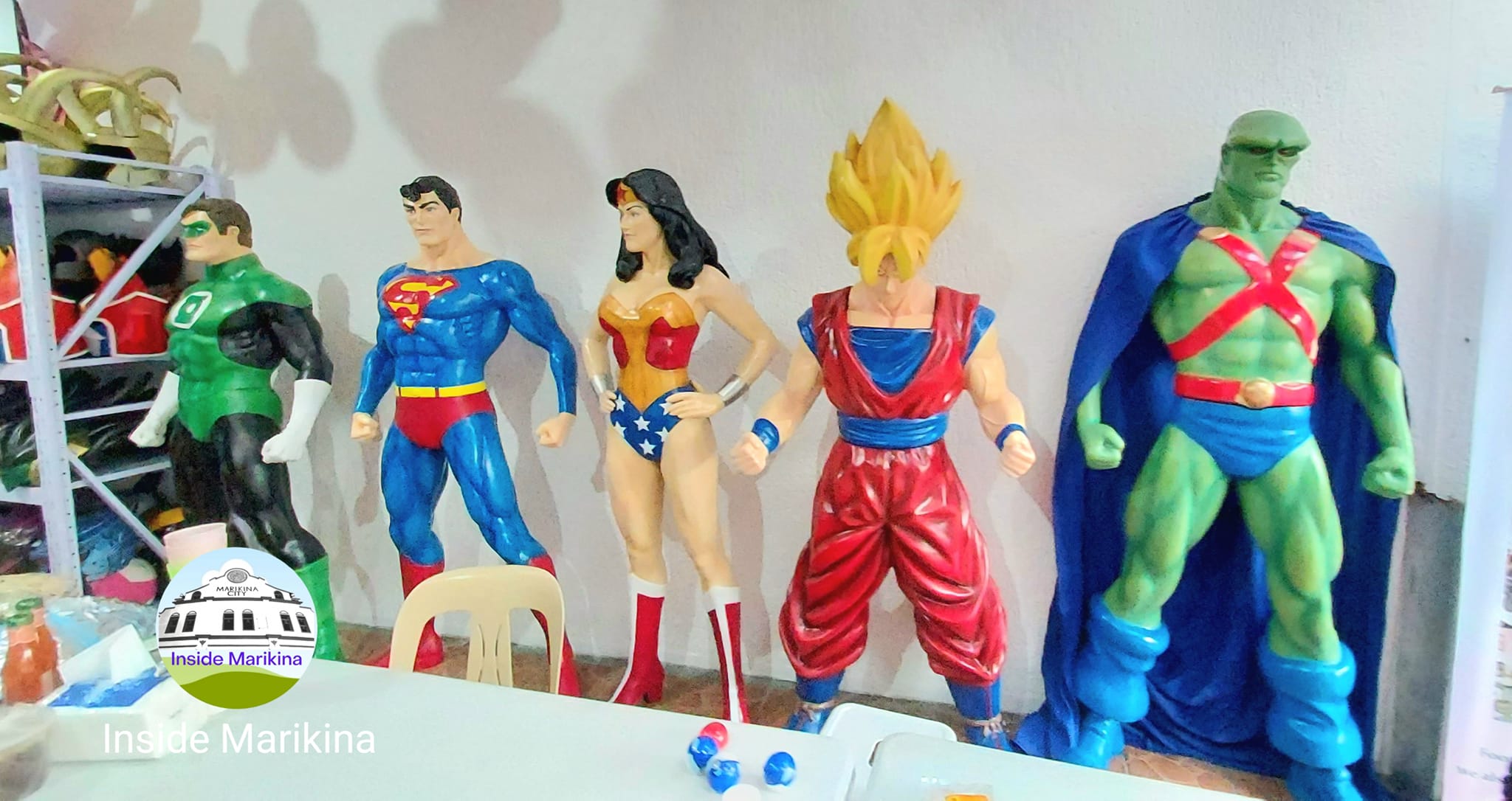 Inside - Nagsimula lang sila with 7 costumes dati... now, they have ...
