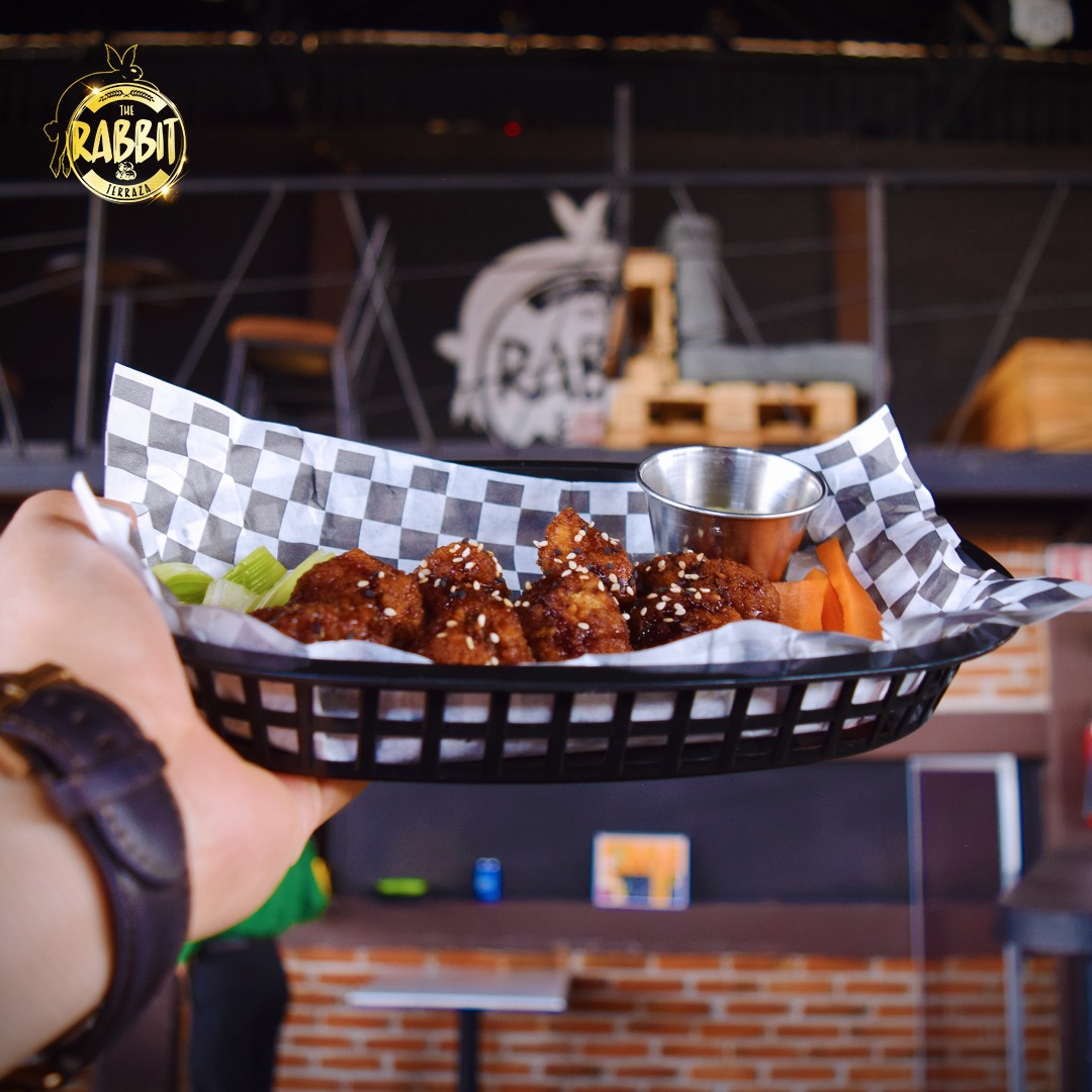 En este perfil amamos comer alitas 🍗... - The Rabbit Terraza