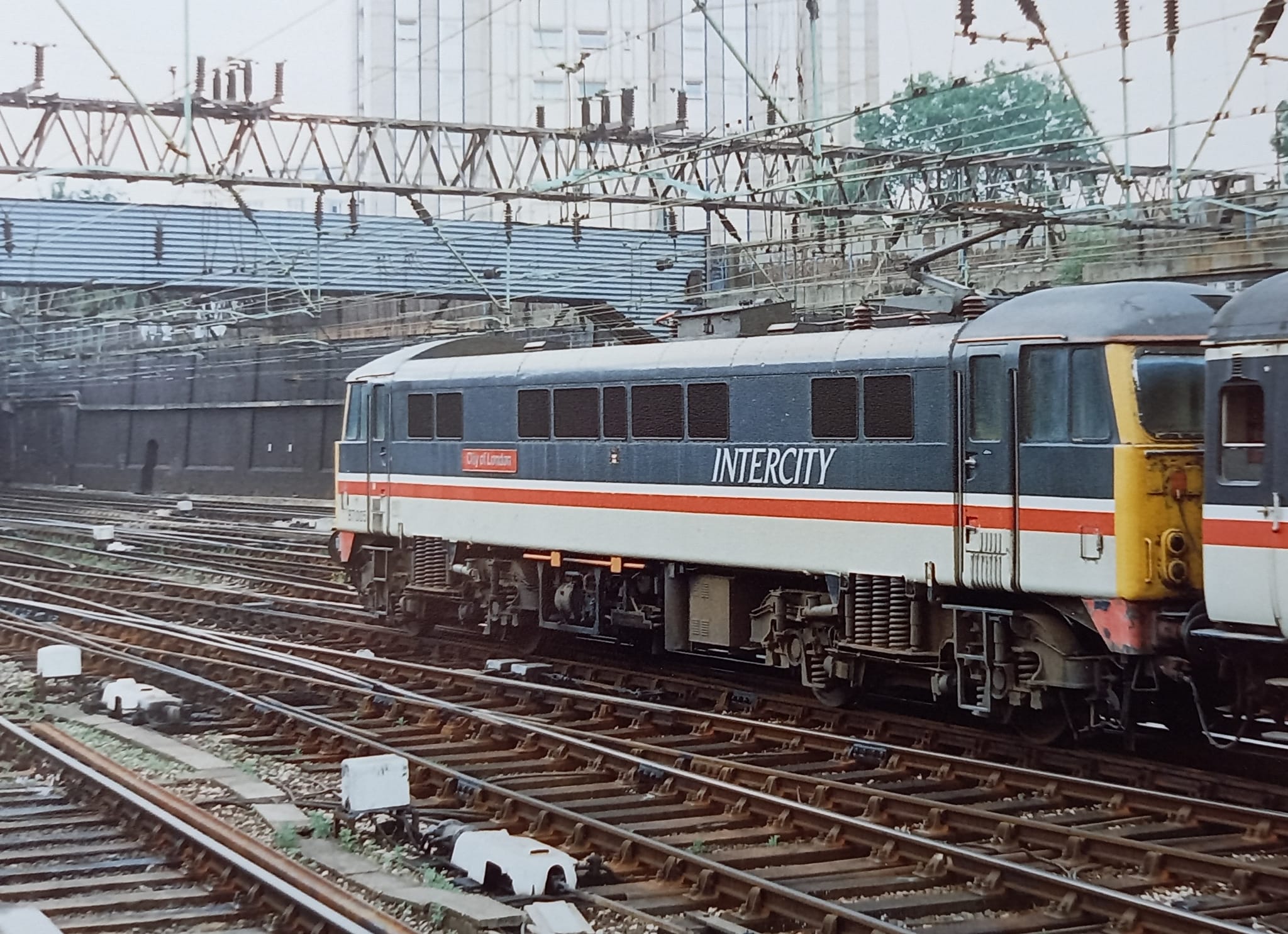 87005 City of London. Euston 1992 my pic first 87 to be cut up I