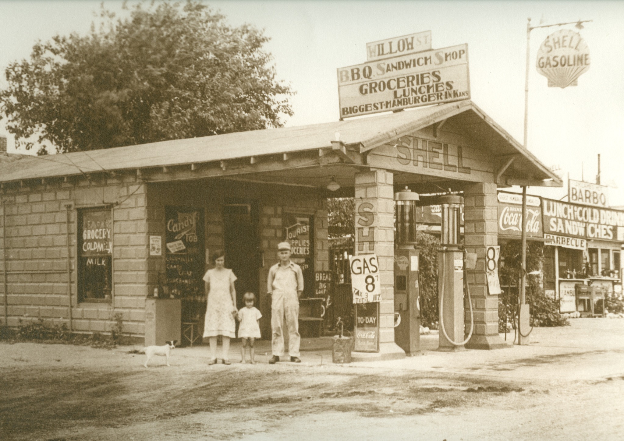 Are there penny press machines along Route 66 from Springfield