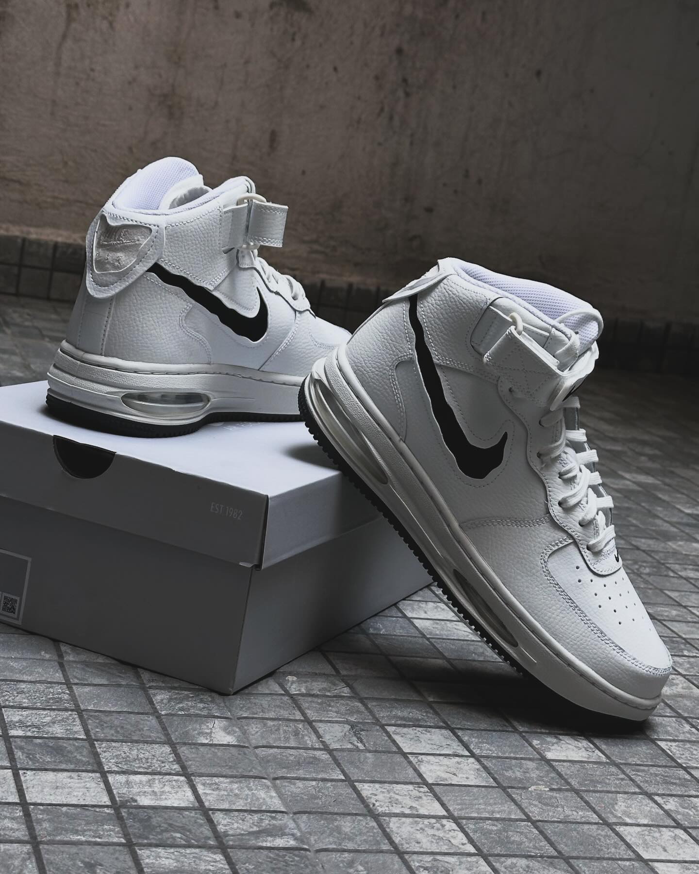 AIR FORCE 1 MID EVO “WHITE / UNIVERSITY RED” & AIR FORCE 1 MID EVO 