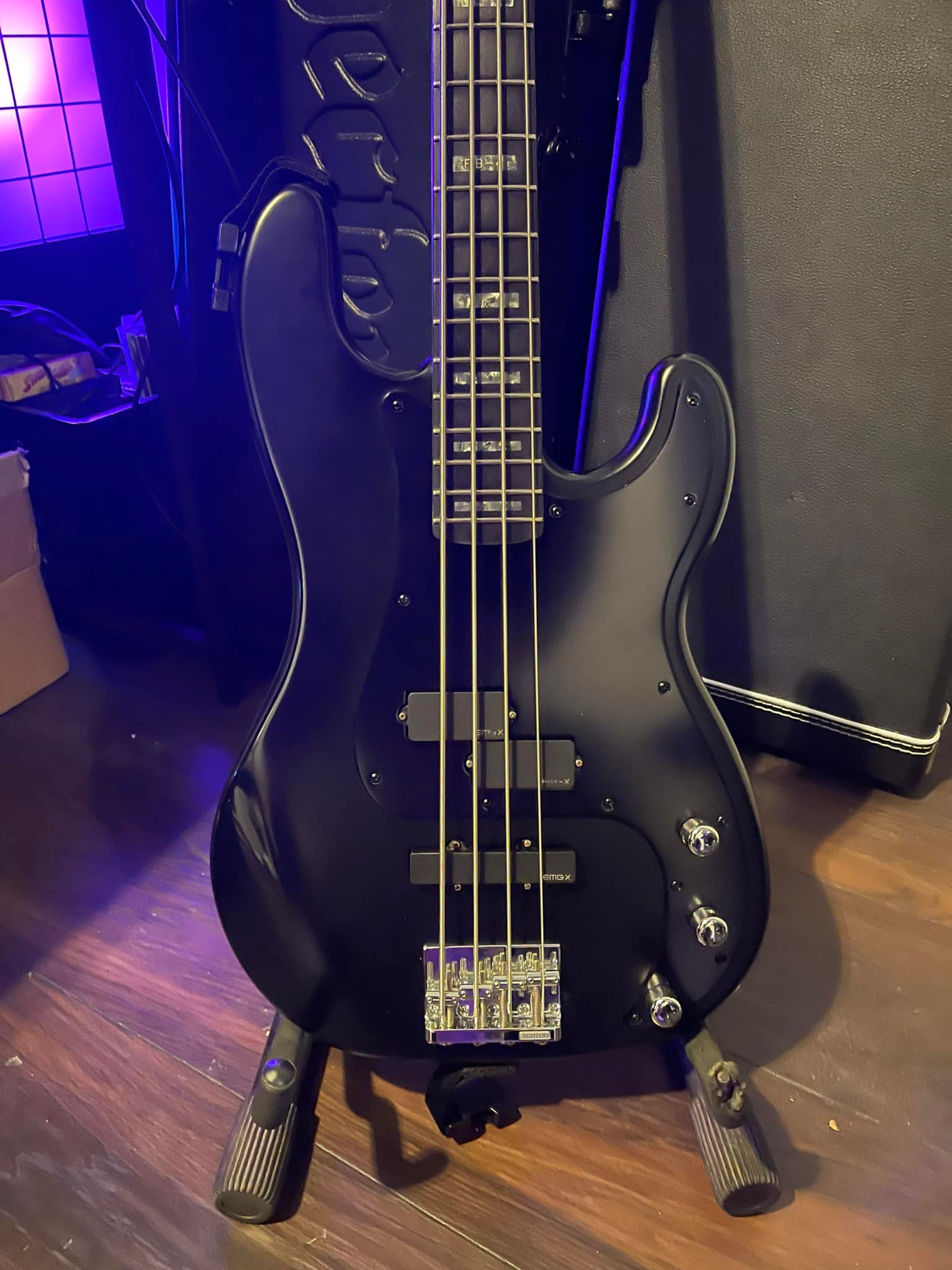 Does anyone else own a Frank Bello Sig, LTD FB-4 bass guitar?
