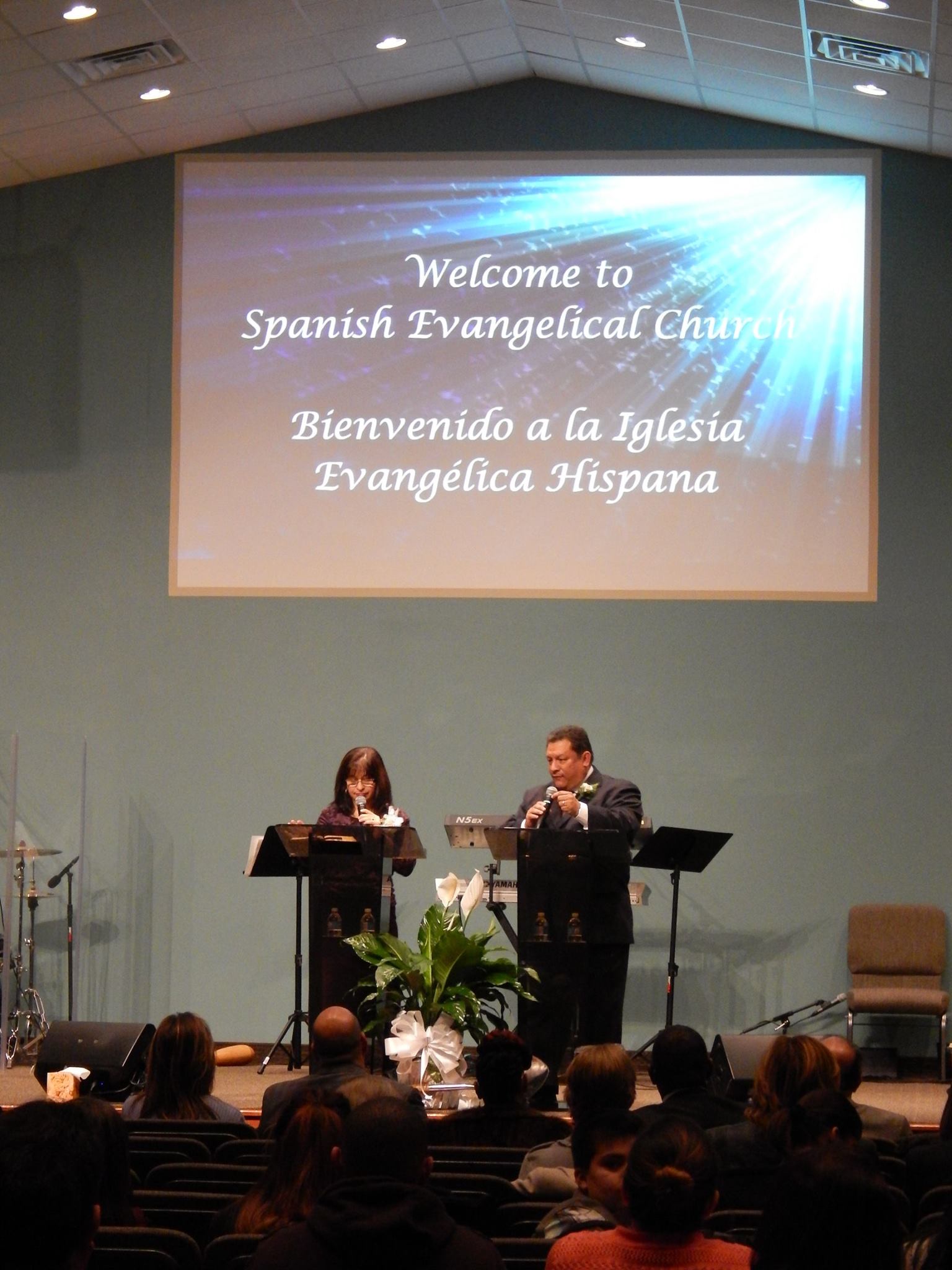 Mahoning - Rev. Rolando Rojas, senior pastor, and his wife greet ...