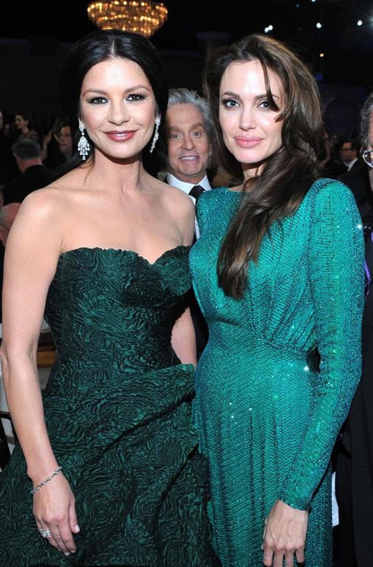 catherine zeta jones green dress Zeta-Jones & Angelina Jolie #green 💚 catherine zeta jones zorro