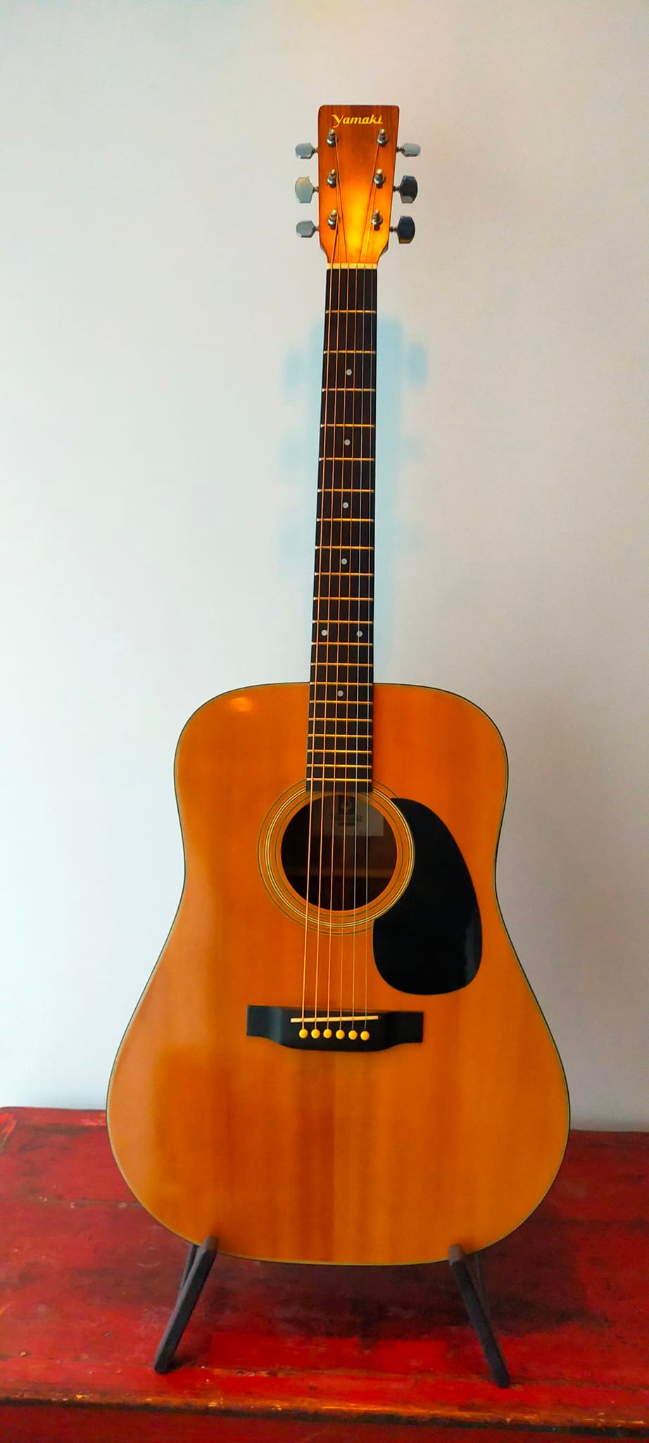Unique Yamaki YW-15 guitar with special back