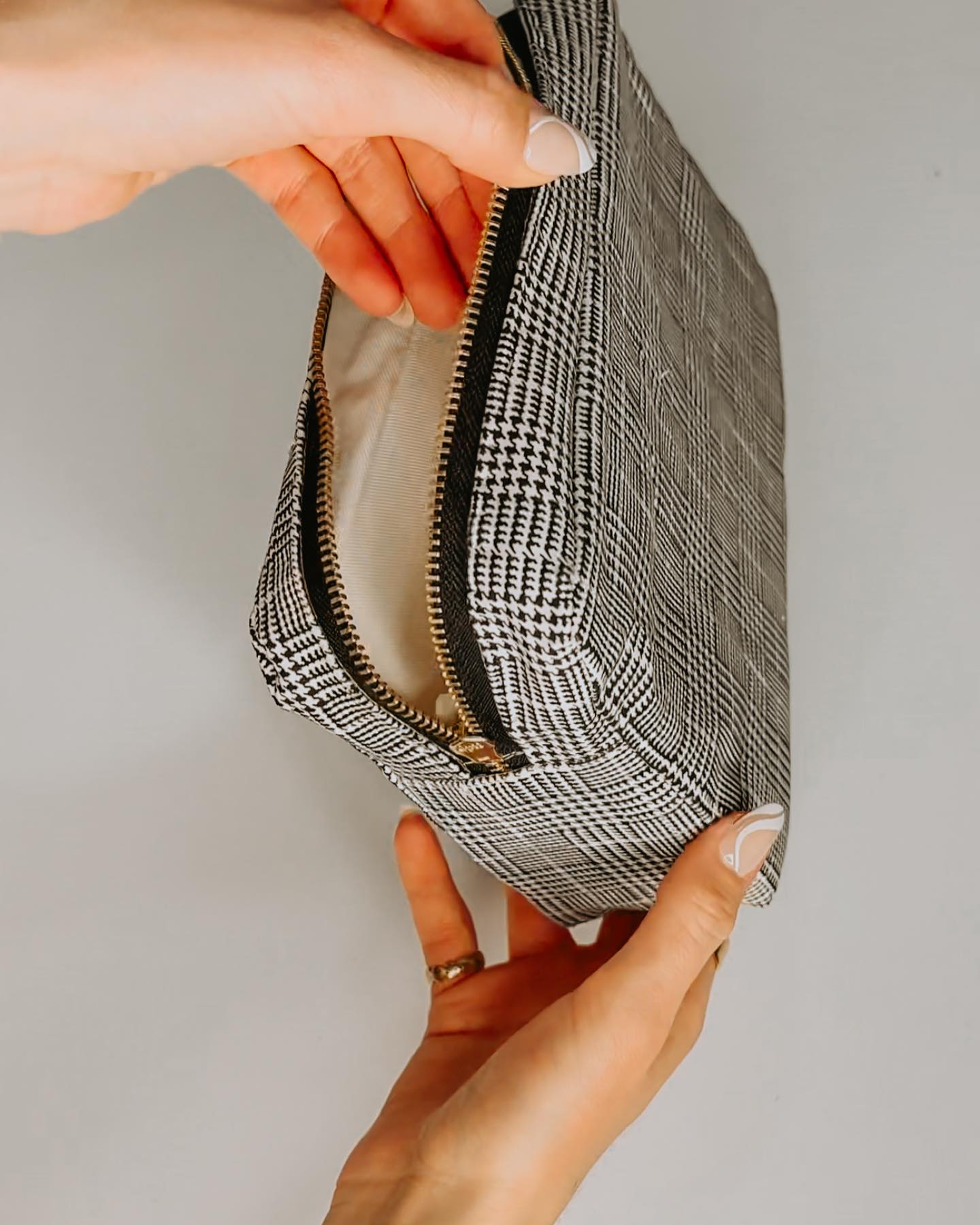 LuLuisa - From a $5.99 dust bag ️ to my favorite purse 🖤... | Facebook