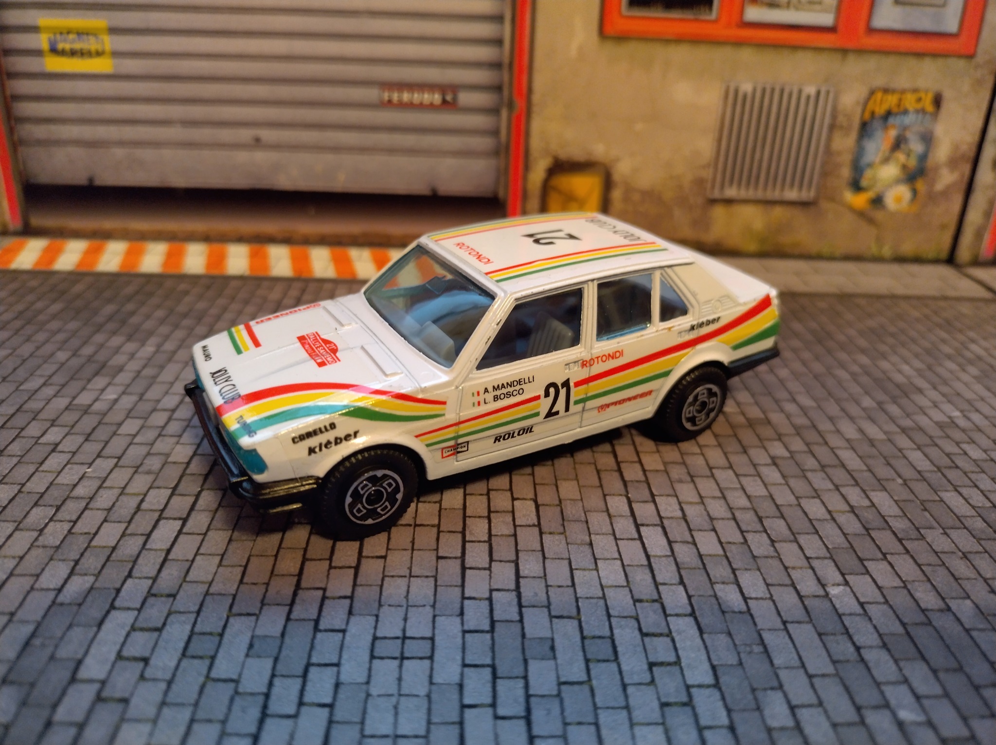 Romeo ミニカー Bburago Giulietta 1/24 Alfa