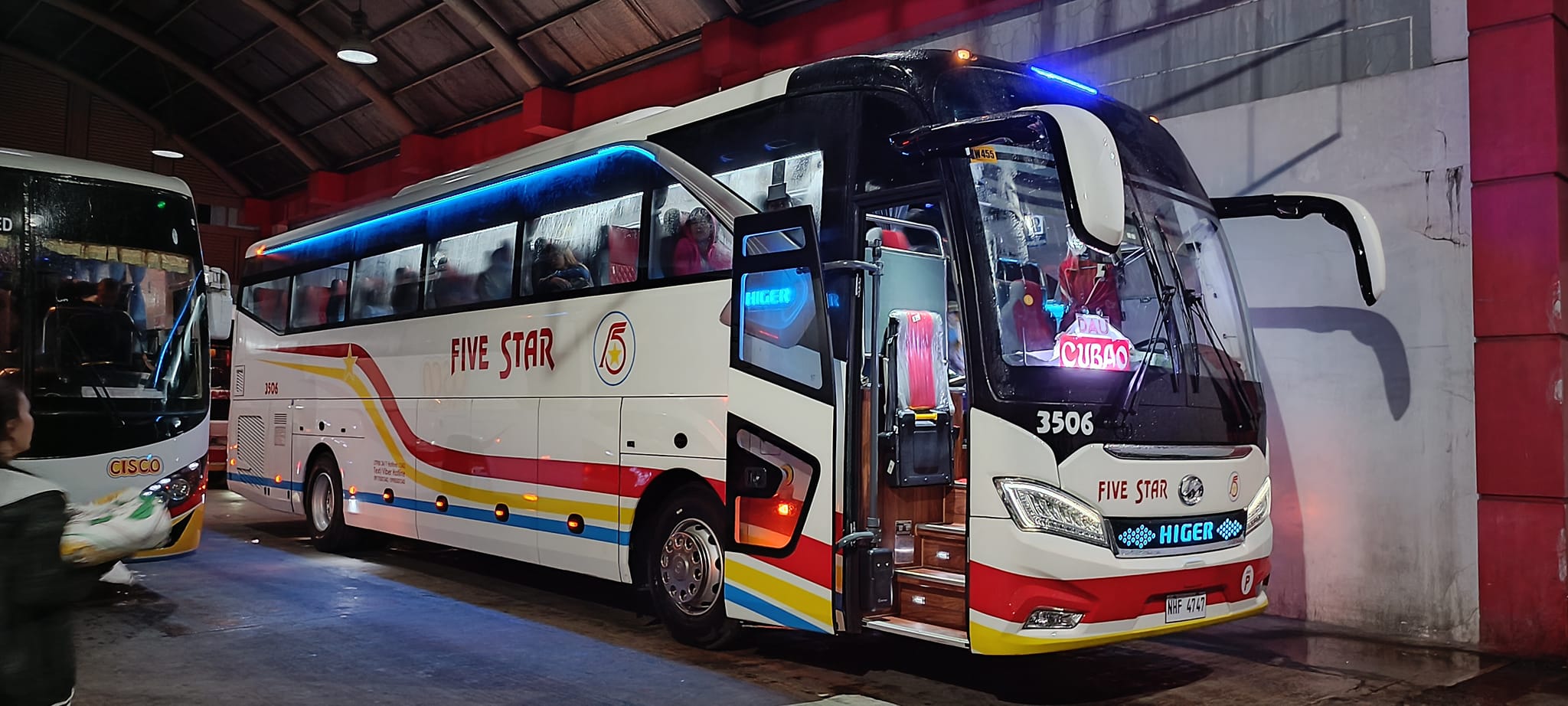 Philippine - Here's a closer look into Five Star's bus no. 3506, one of ...