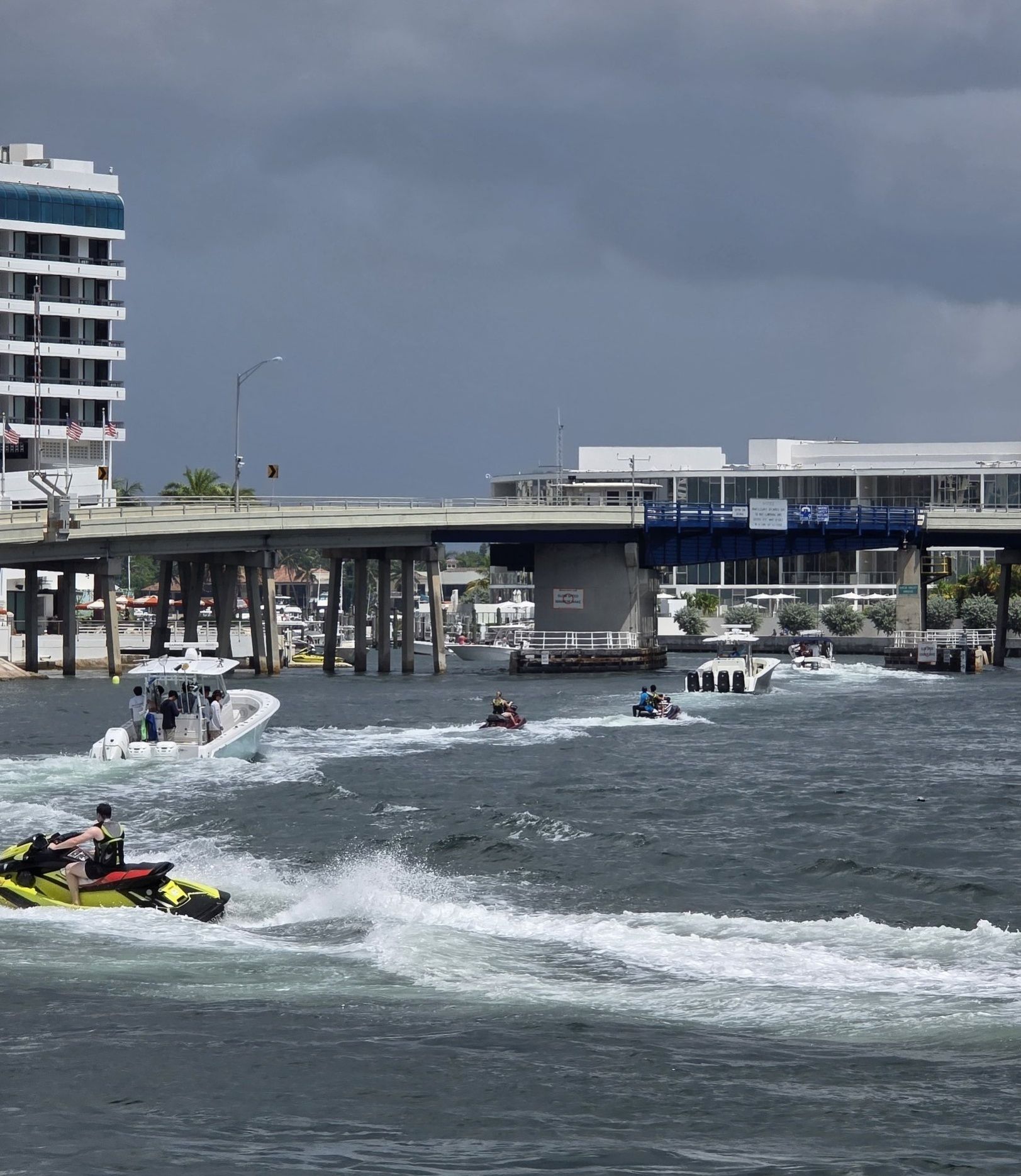 Wave - Everybody's falling in line to beat the storm | Boca Inlet # ...