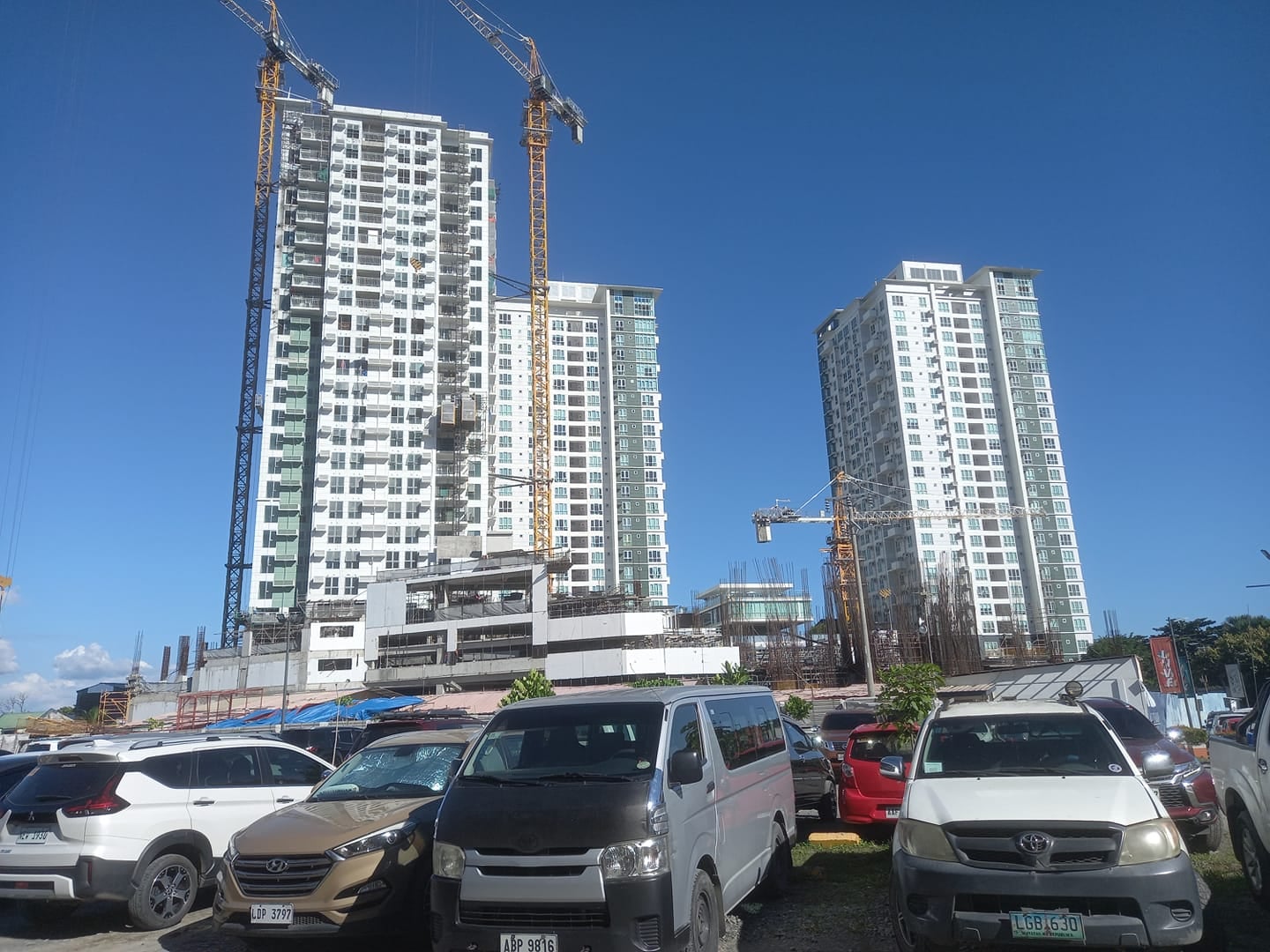 Davao Skylines - One matapos na ang Patio Suites 2 is ang ganda na here ...