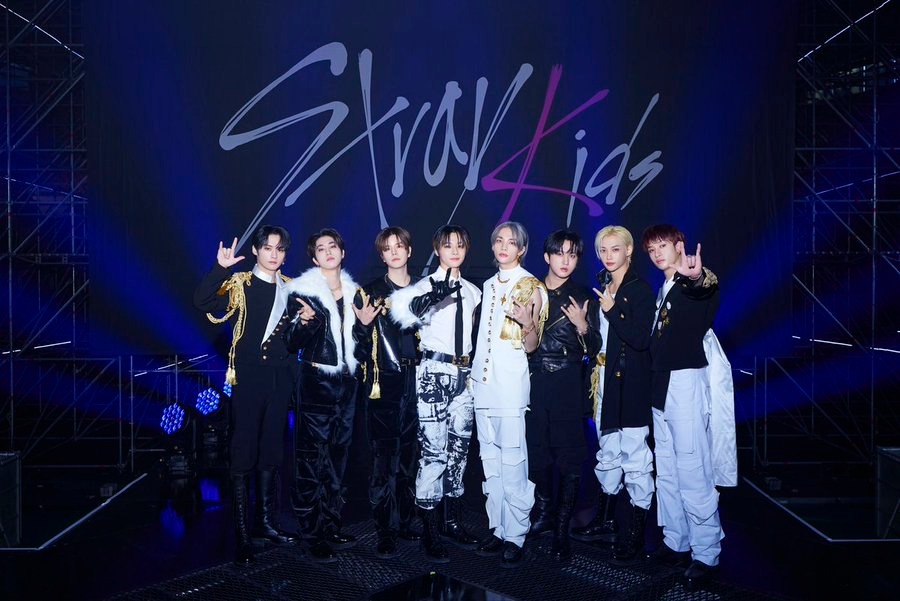 StrayKids blow everyone away at the #AsiaArtistAwards2025 with a