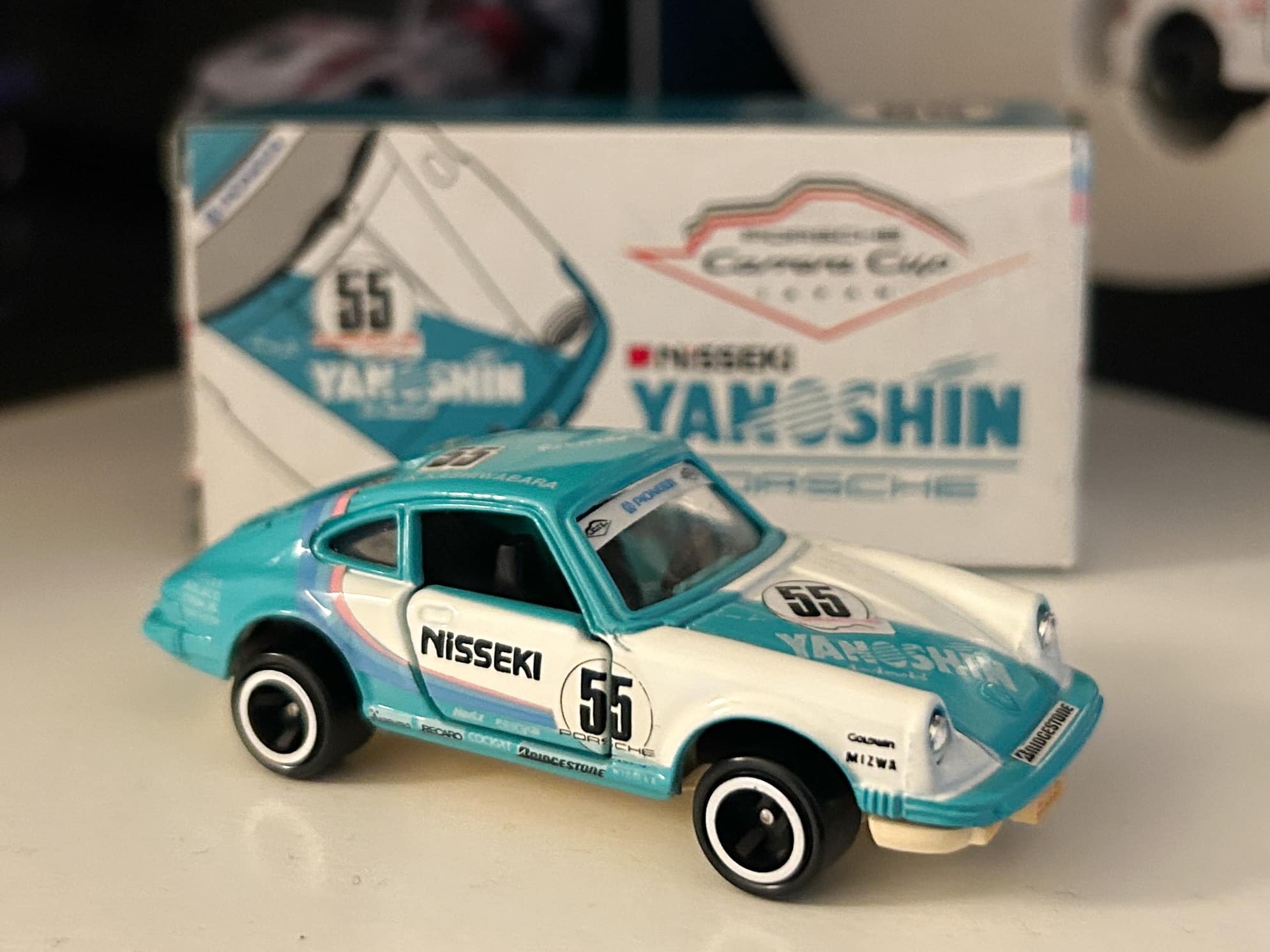 トミカ NISSEKI YANOSHIN PORSCHE Nisseki Yanoshin Porsche 964 Tomica model