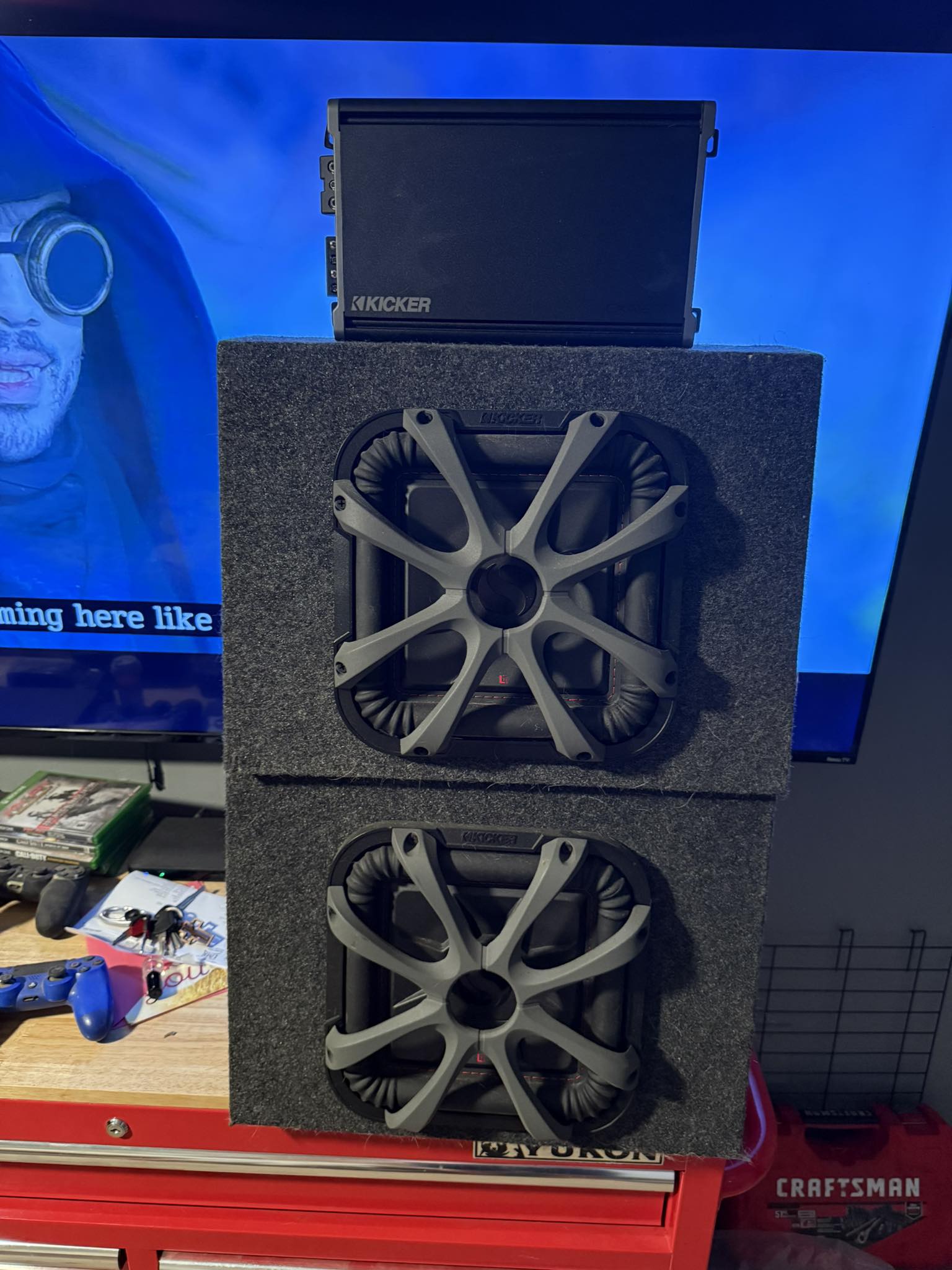 kicker zx1500.1 amps I have 2 of them Box is bassahaulic design