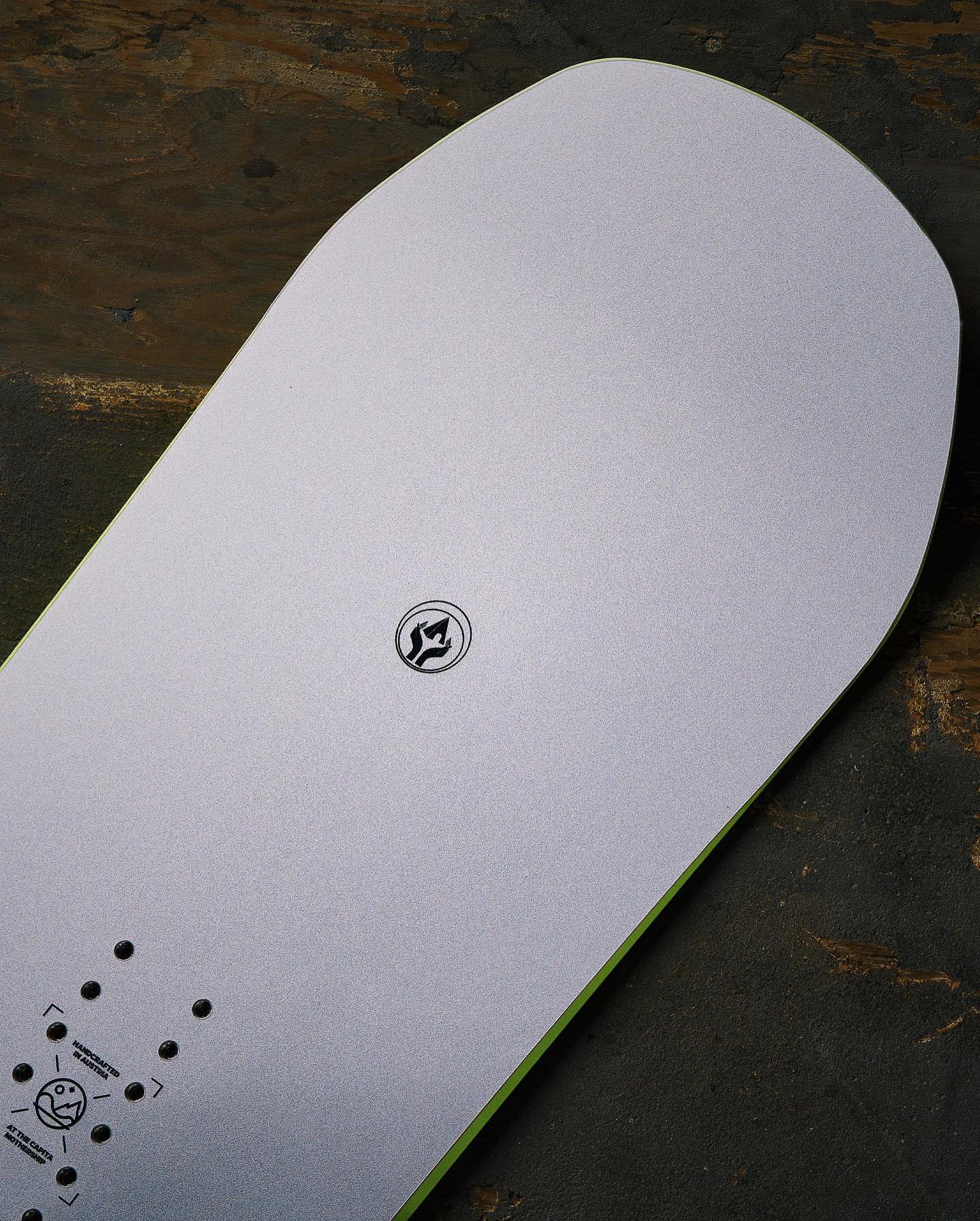 New 2025 Capita DOA 154cm snowboard with Union Force bindings