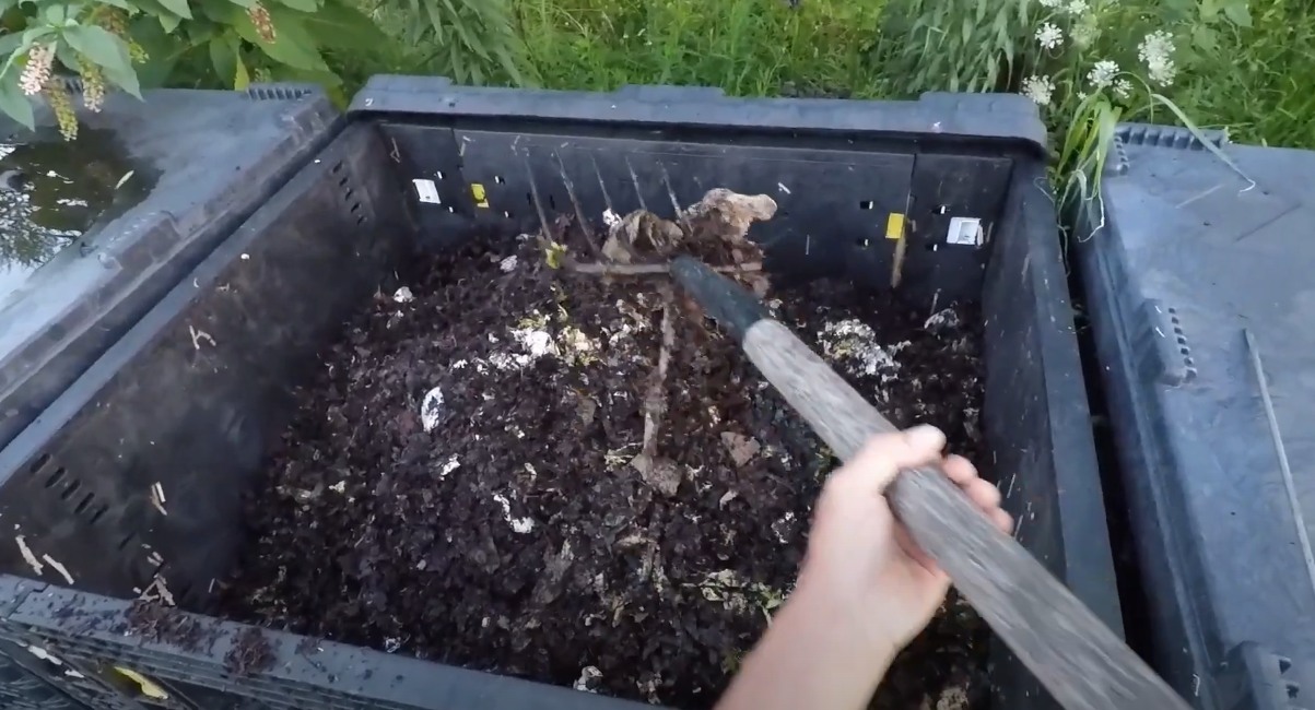 Happy 2024 everyone! We're excited... - South Hill Compost | Facebook