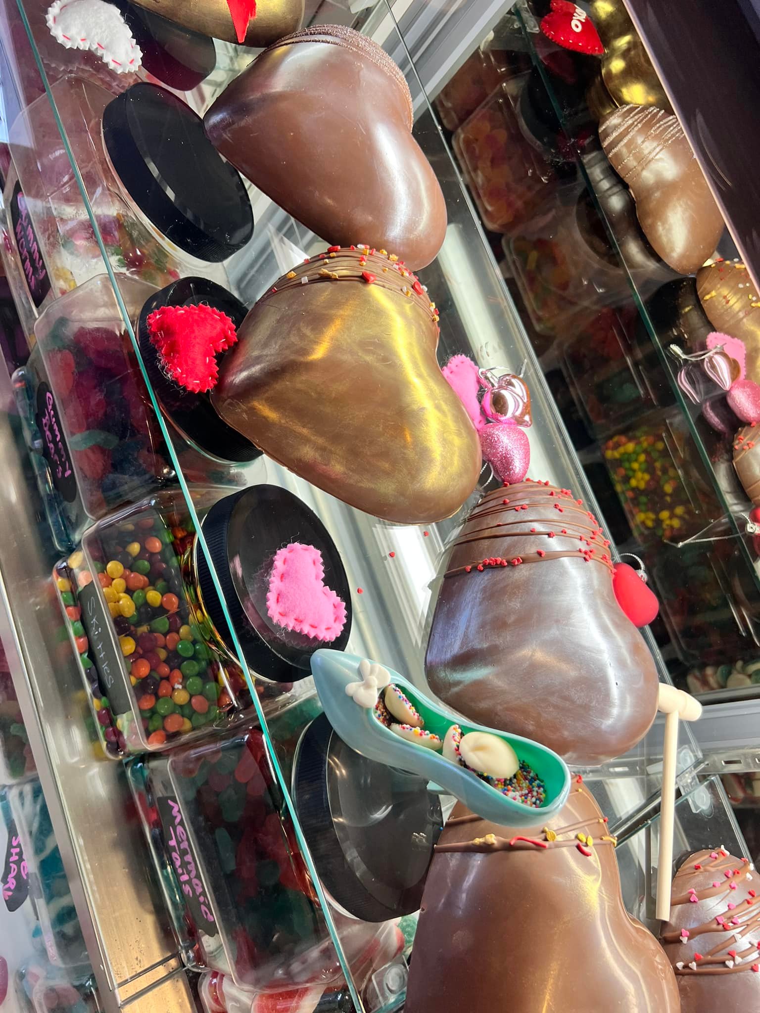 LoveBites Chocolate Shoppe / Ice Cream & Cafe | Monroe NY