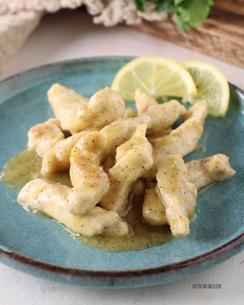 Straccetti di pollo al limone in... - Cotto in un click | Facebook
