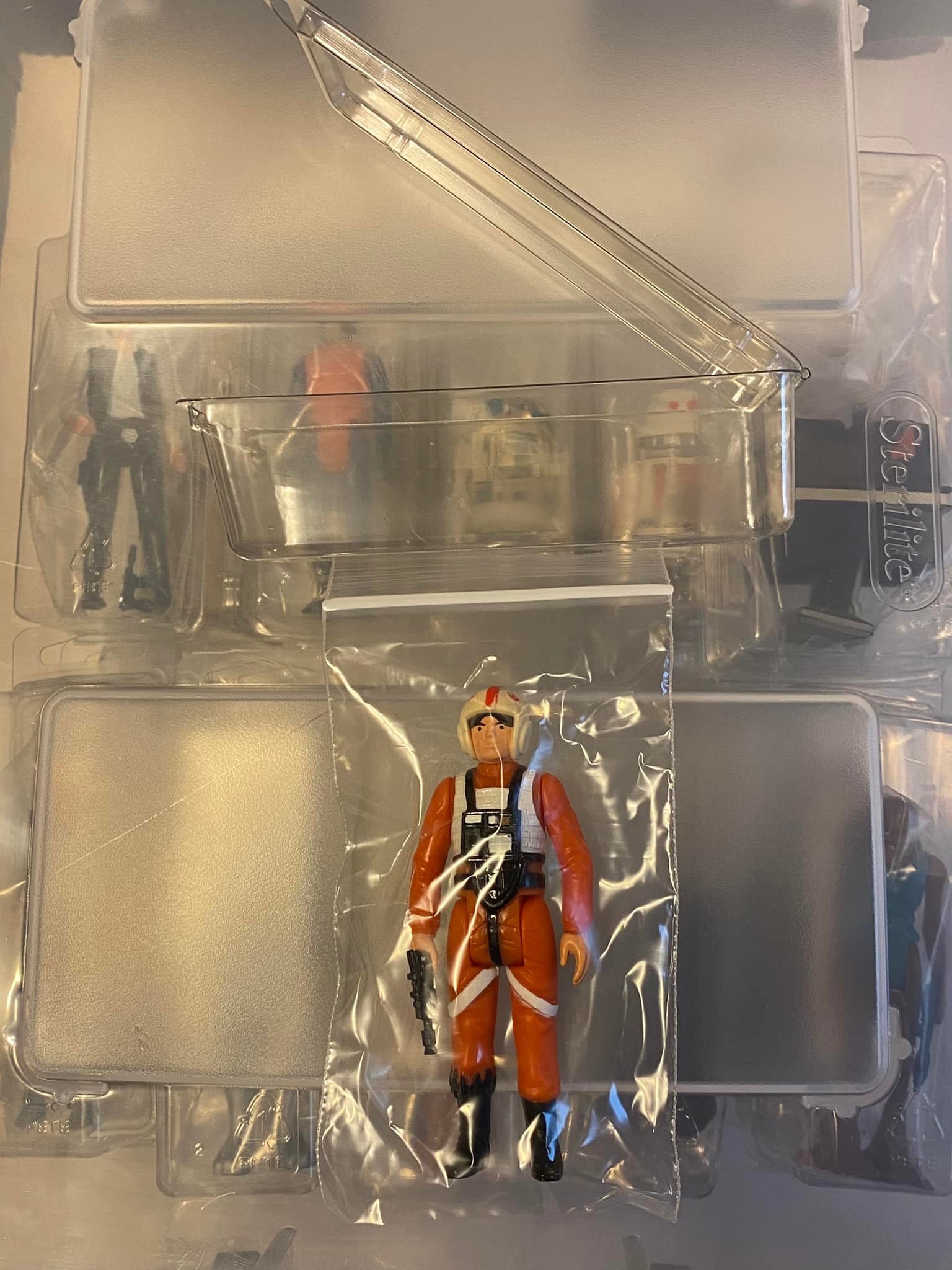 3 Star Wars Vintage Brand Action Figures Plastic Protective Case
