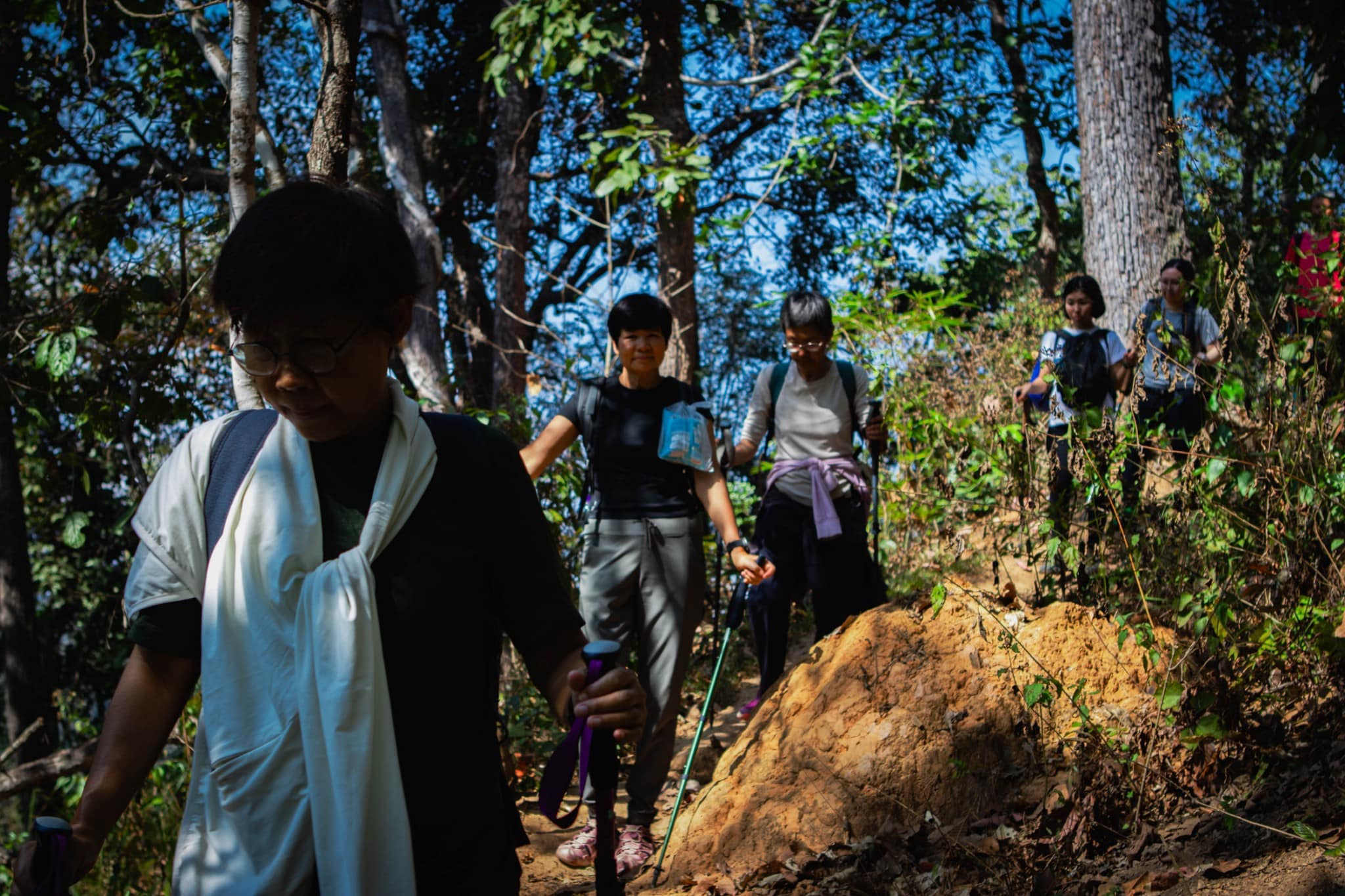 เส้น 6 กม. ช่วงนี้กำลังสวย ⛰️🚶 - โป่งแง้น - รักษ์เขา