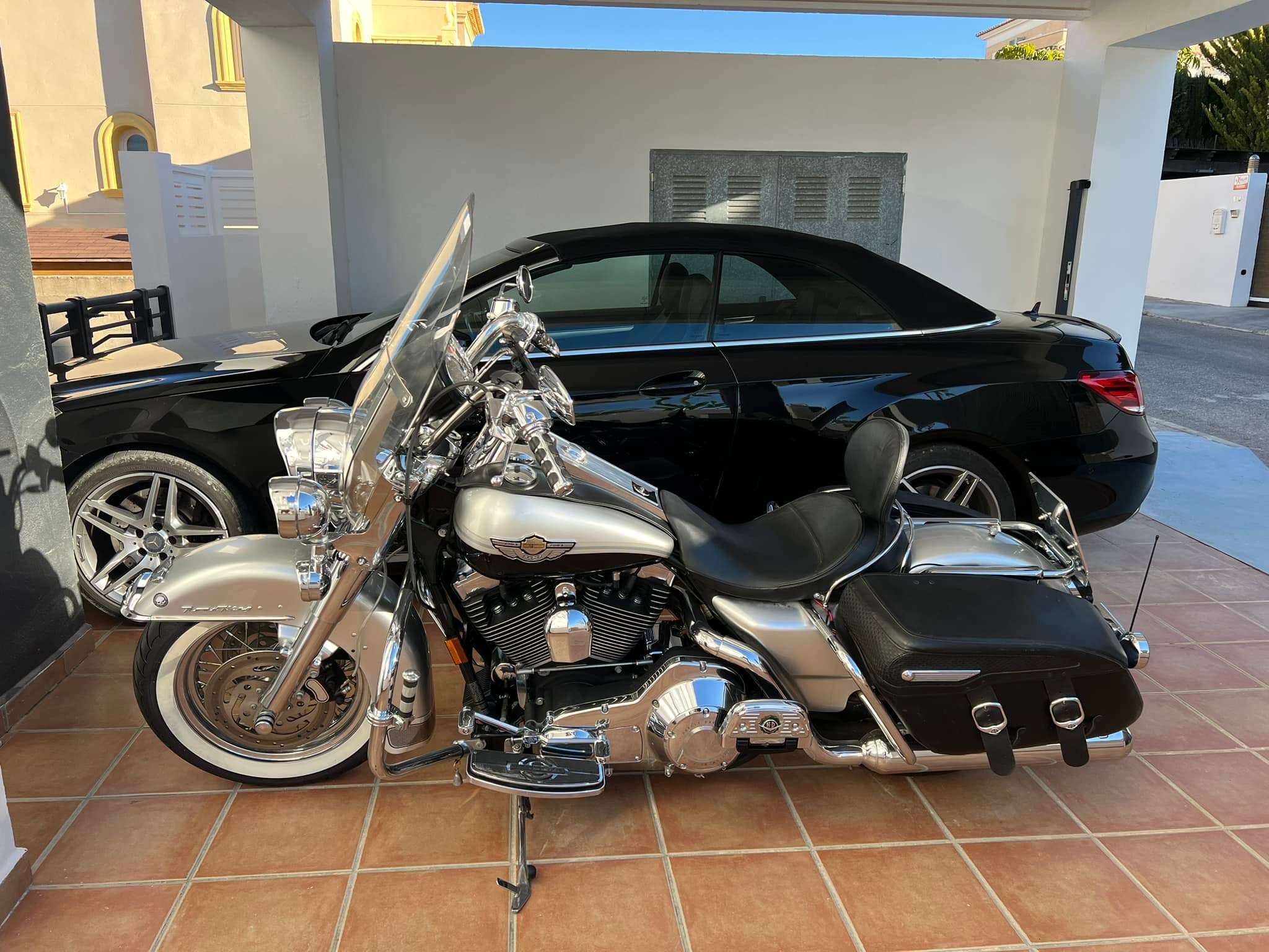 What is the significance of a gold key on a Harley-Davidson?