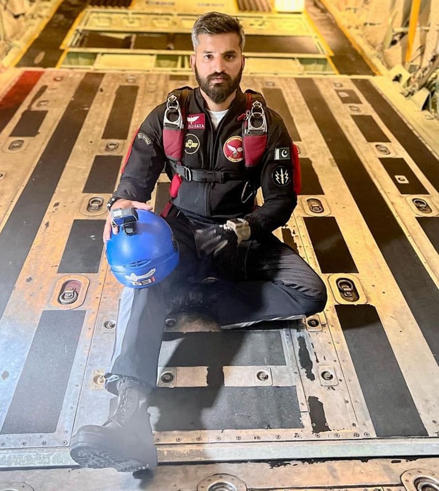 Major Ali Raza of 1 Commando Battalion... - Pakistan Defence | Facebook