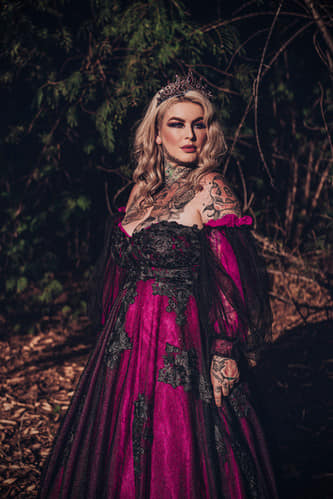 What are some ideas for a black and pink wedding?