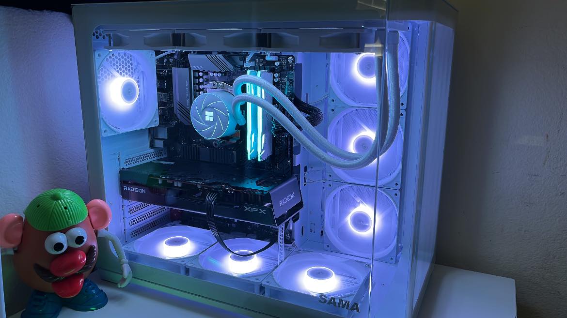 ryzen 5 5600x rx 6600xt 32gb ddr4 in the sama v60 case