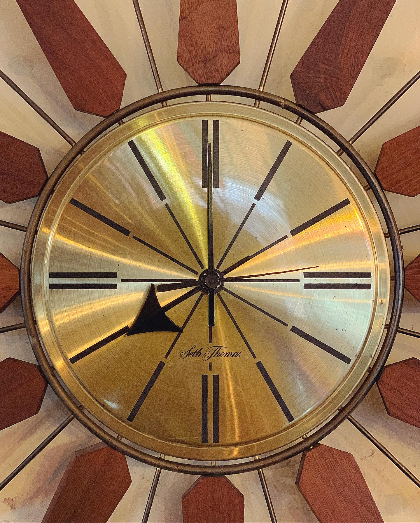 EASE - Vintage Sunburst Clock ??Seth Thomas... | Facebook
