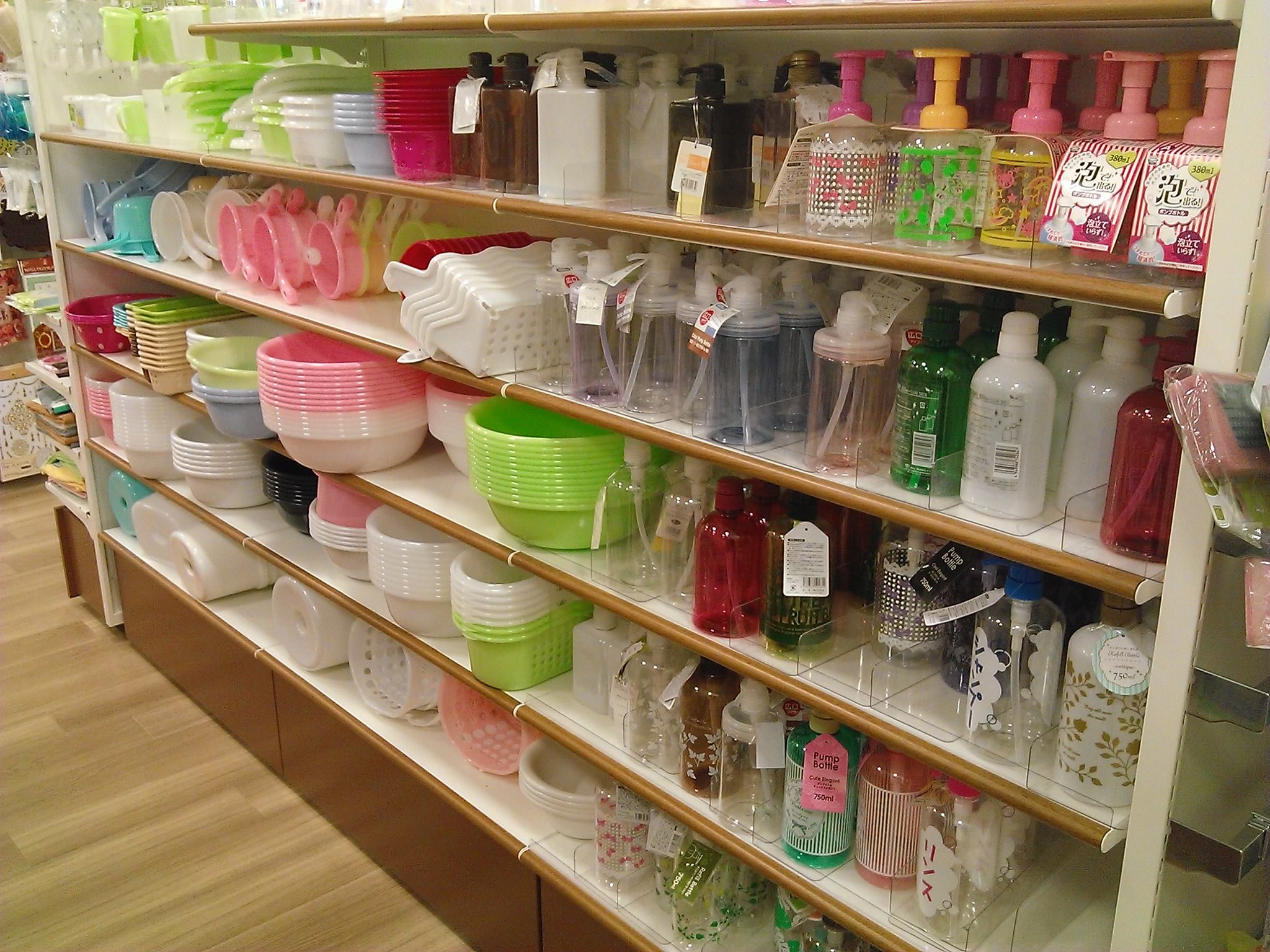 Japan Report 6] 100 yen shop! So-called 'pound shop' in the UK can