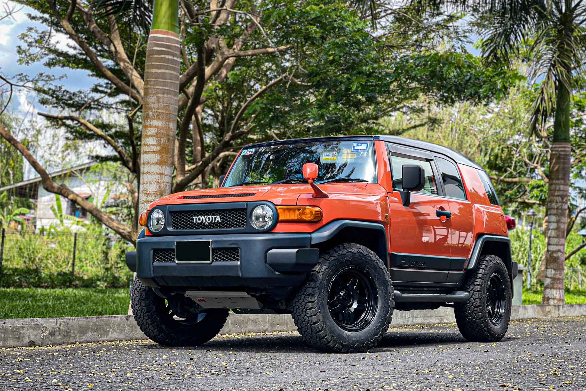 Toyota FJ Cruiser on Fuel Off-Road Oxide D799 in matte black 