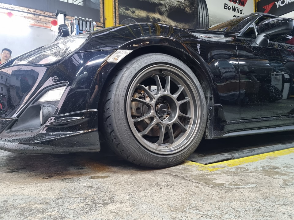Dunlop DIREZZA Z3 235/45/17 on 8.5j 17