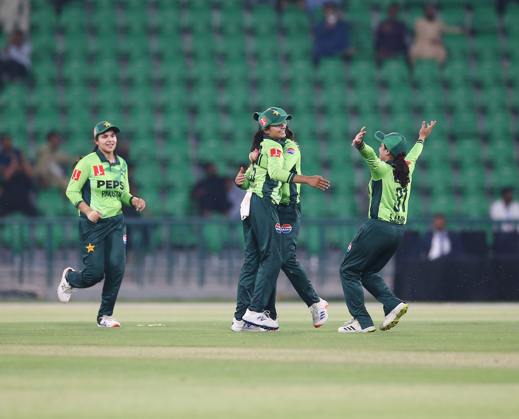 Pakistan Cricket Team - Rameen Shamim picked up another wicket 🔥 ...