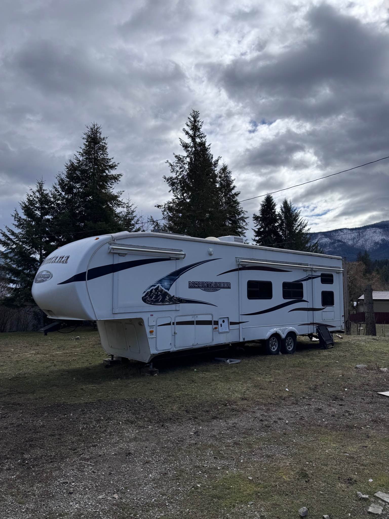 Montana Mountaineer 5th Wheel Trailer - RVs & Campers - Bayview, Idaho ...