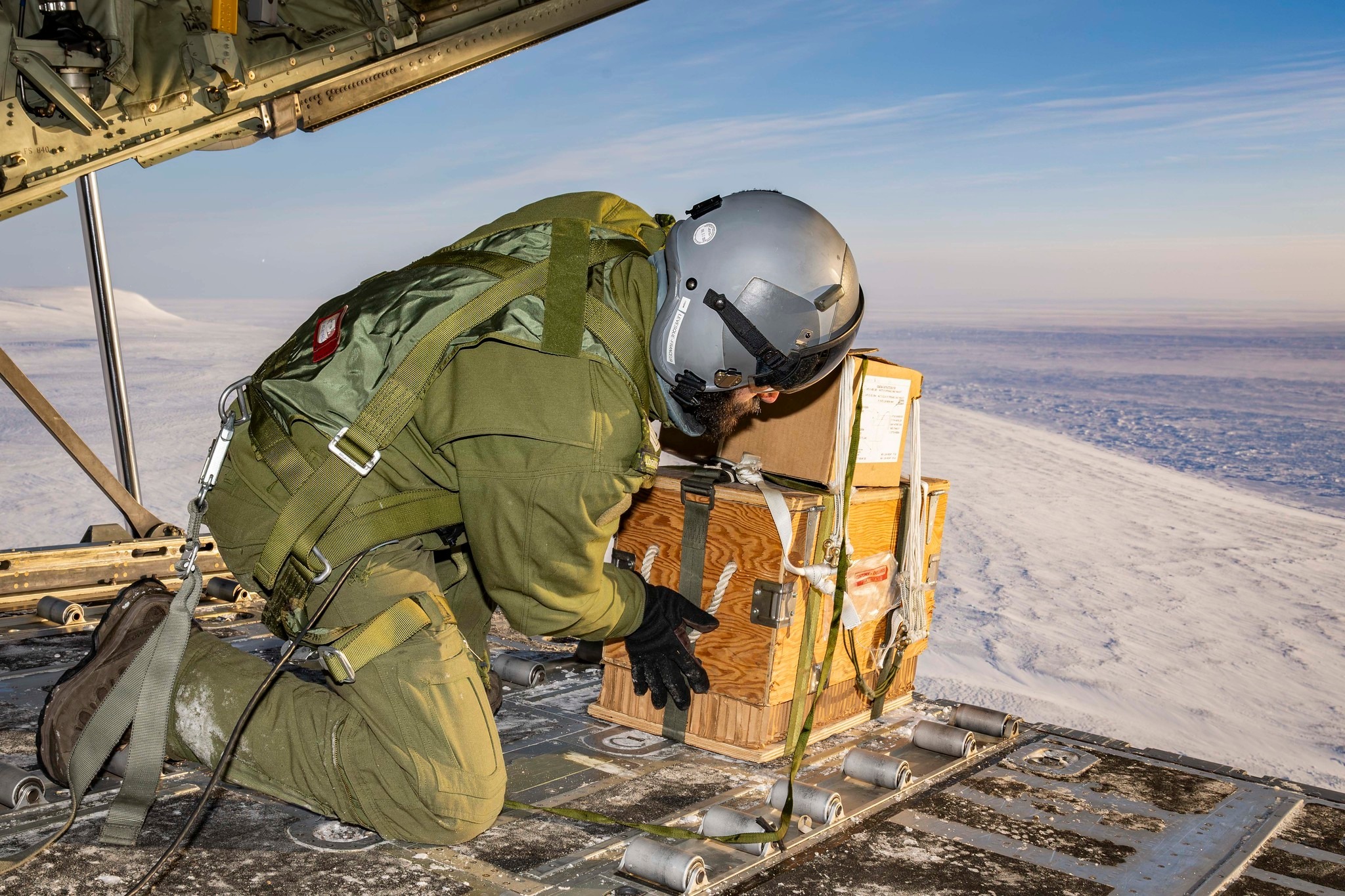 A Loadmaster from 436 Squadron... - Canadian Armed Forces