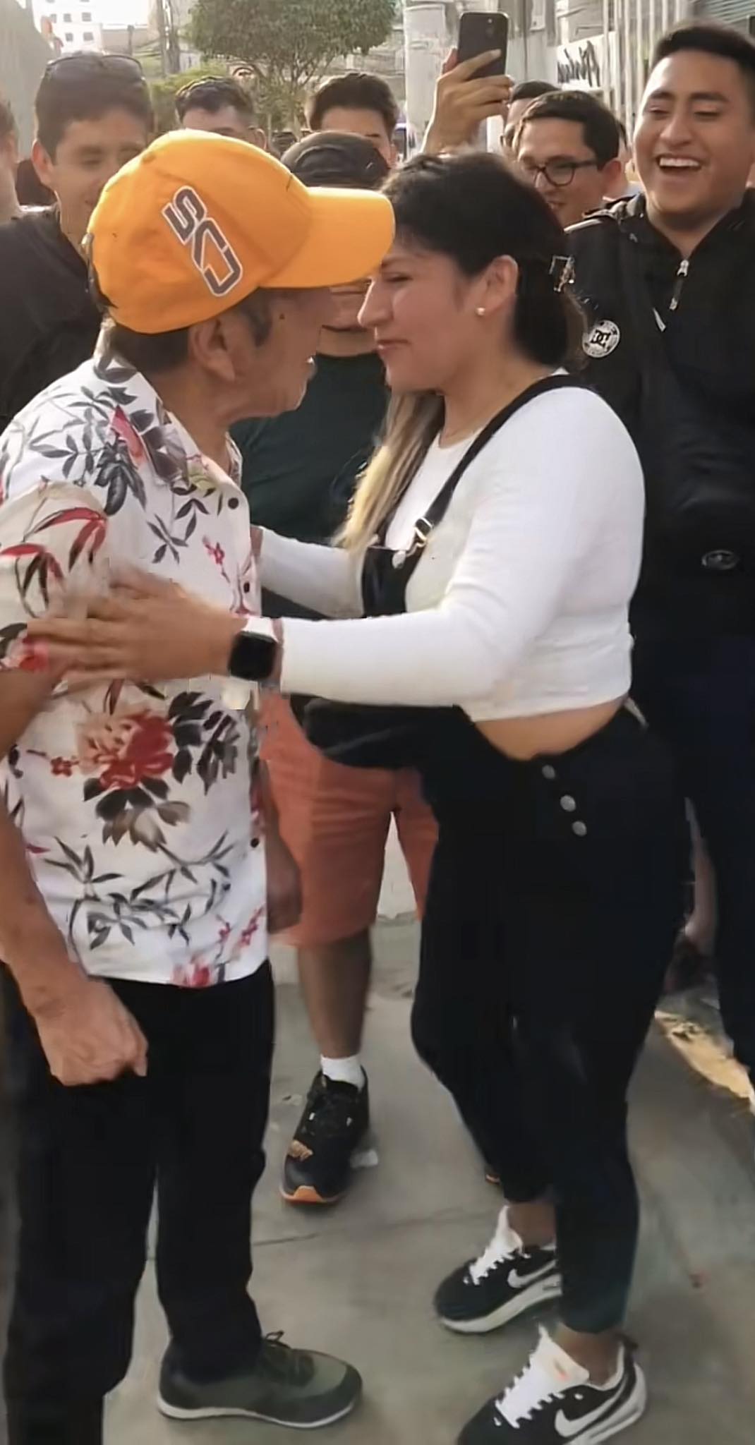 Juanchi - Nunca Olvidaré Mi Primer Beso ¿Sabías Que Ella Fue Elva? 🤣 Mi ...