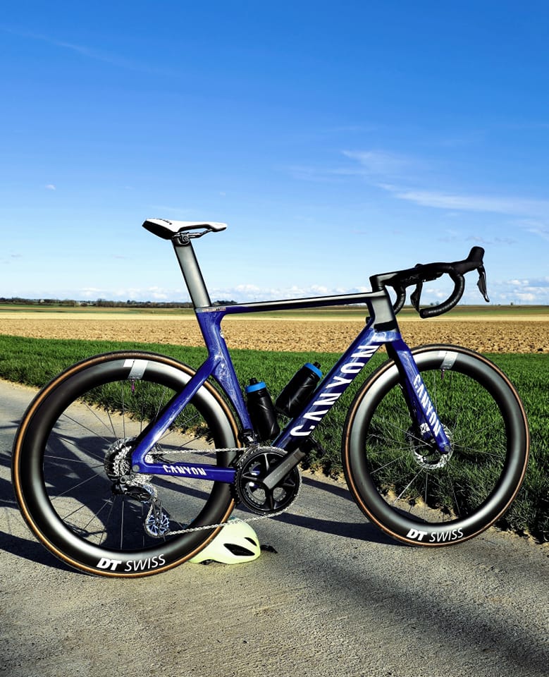 White front fork for Aeroad CF SLX in Malaga, Spain