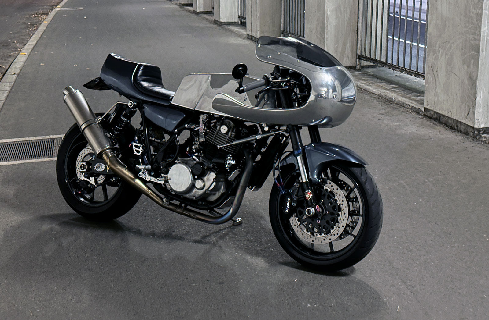 This neo-retro Yamaha SR400... - Return of the Cafe Racers