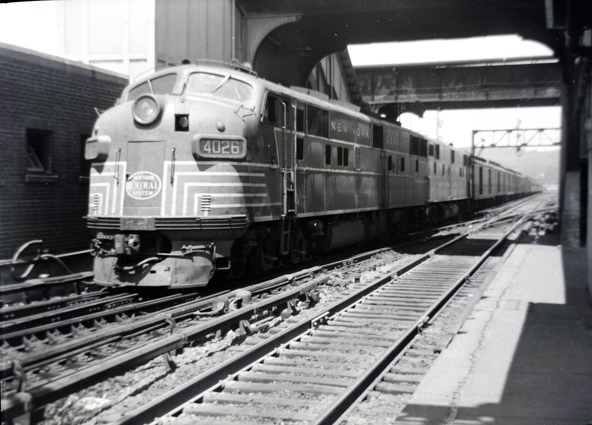 1962 photo of NYC 4026 eastbound at Harmon, NY