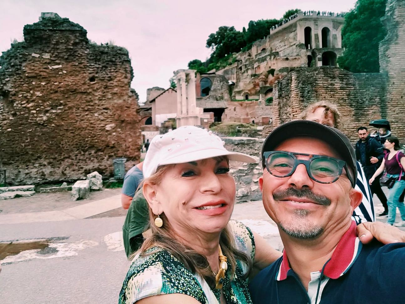 Vatican Max - Love at first sight with the guide Marco...