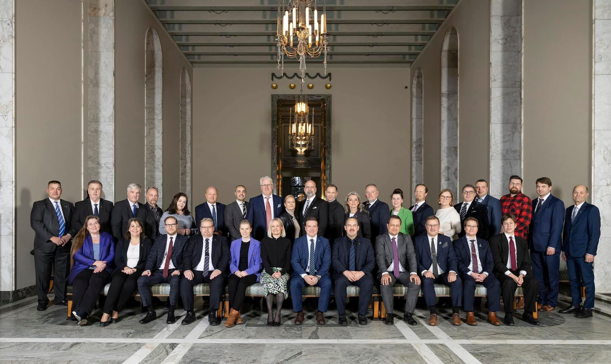 Tässä joukossa on... - Kansanedustaja Mauri Peltokangas