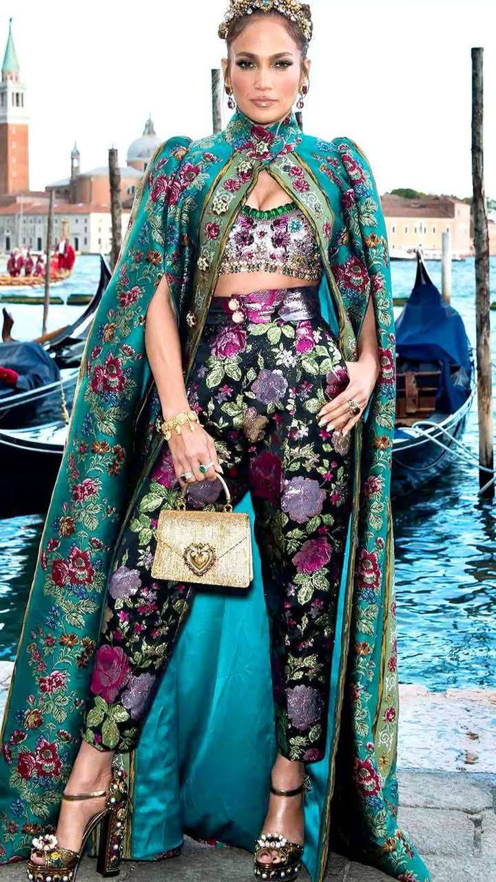 ⭐︎お値下げ中DOLCE&GABBANA ITALIA ロゴ リブニット ジップ Domenico Dolce and Stefano Gabbana share a heartfelt moment with